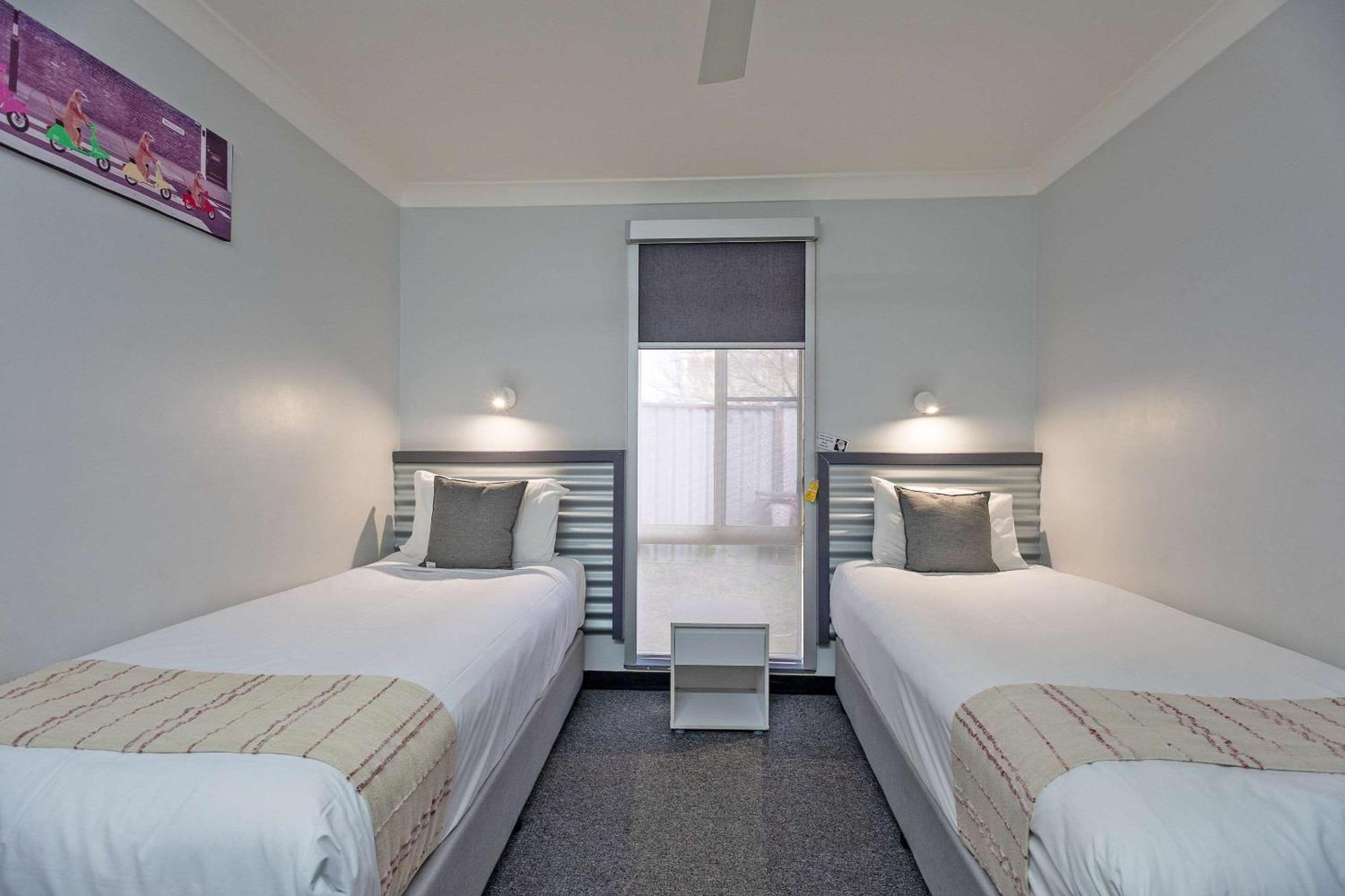 1 Queen 2 Single Beds or Non Smoking