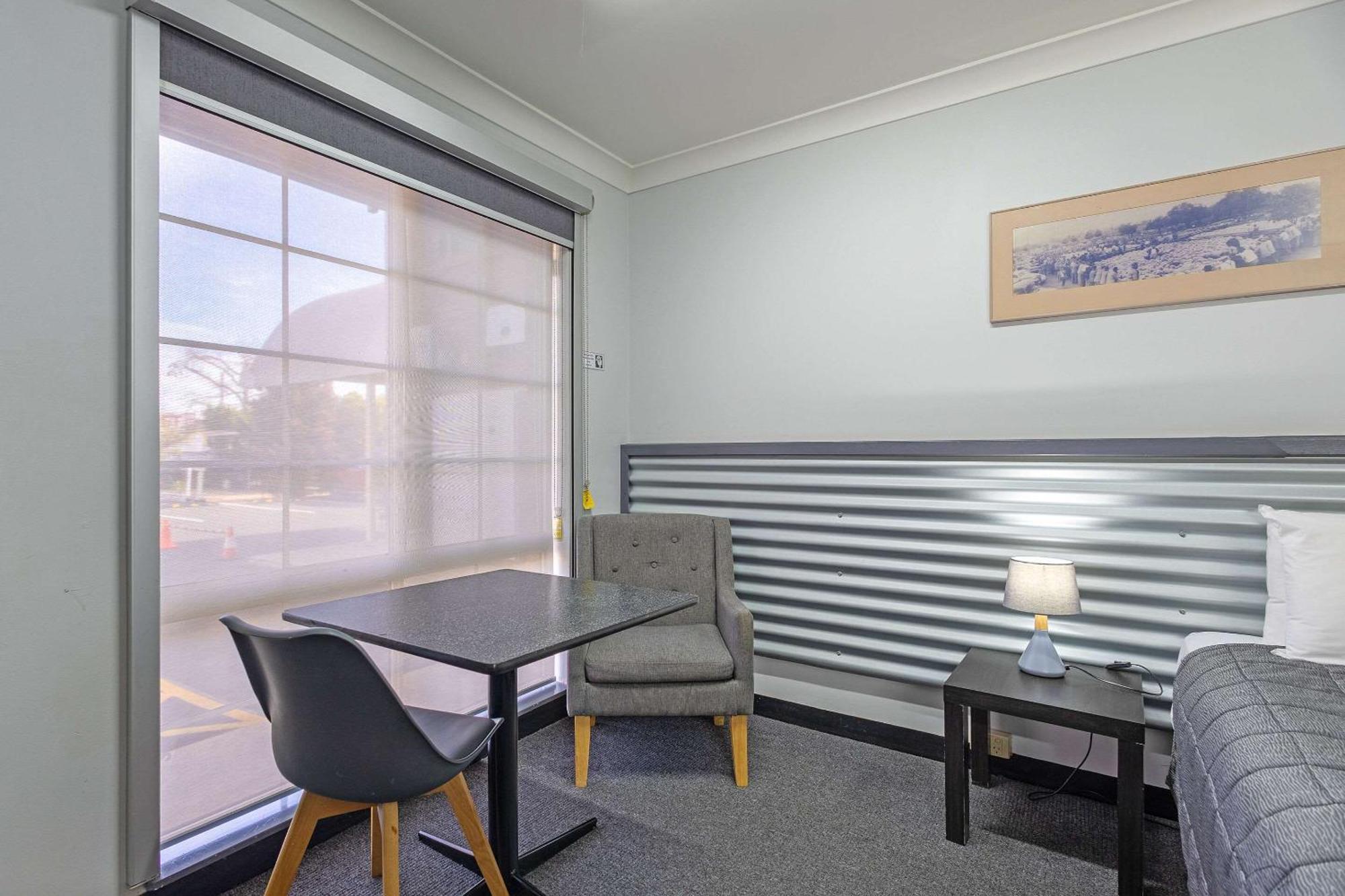 One Room Suite Roll Shower Disability Access or Non Smoking or Ground floor