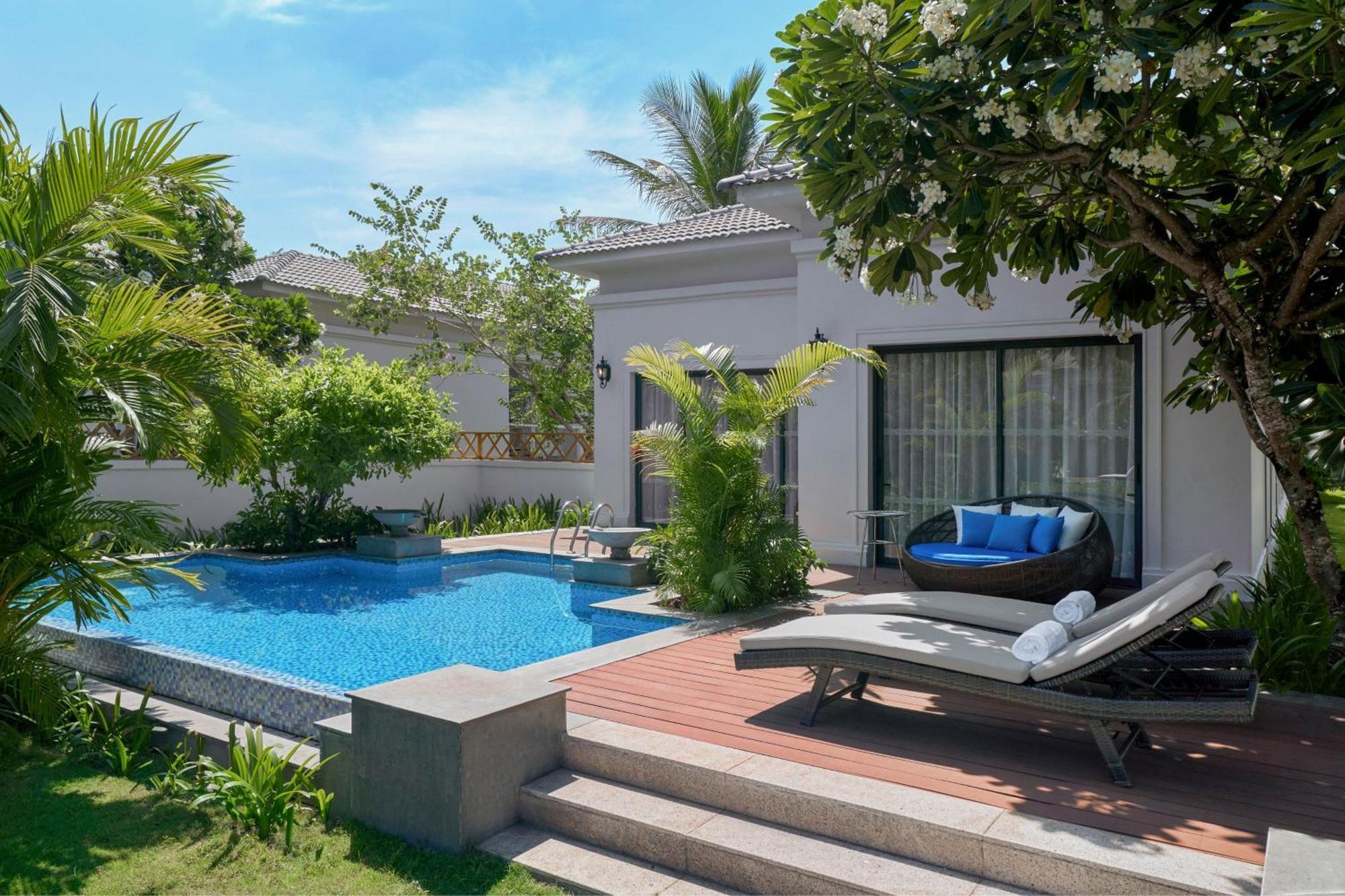 Three-Bedroom Villa Garden View Private Pool
