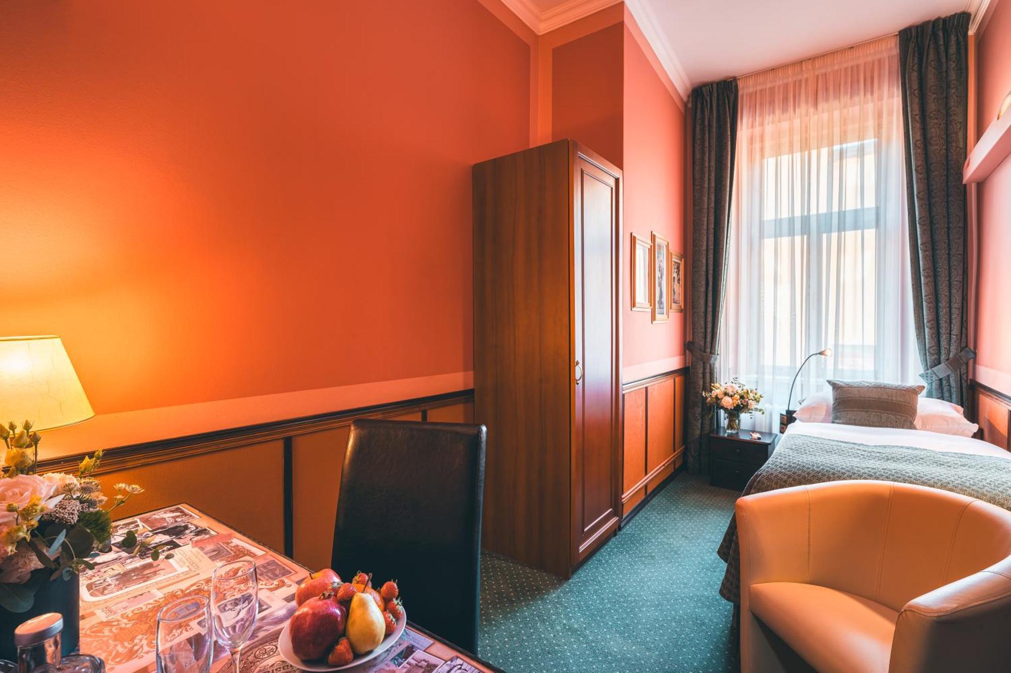 Classic Single Room