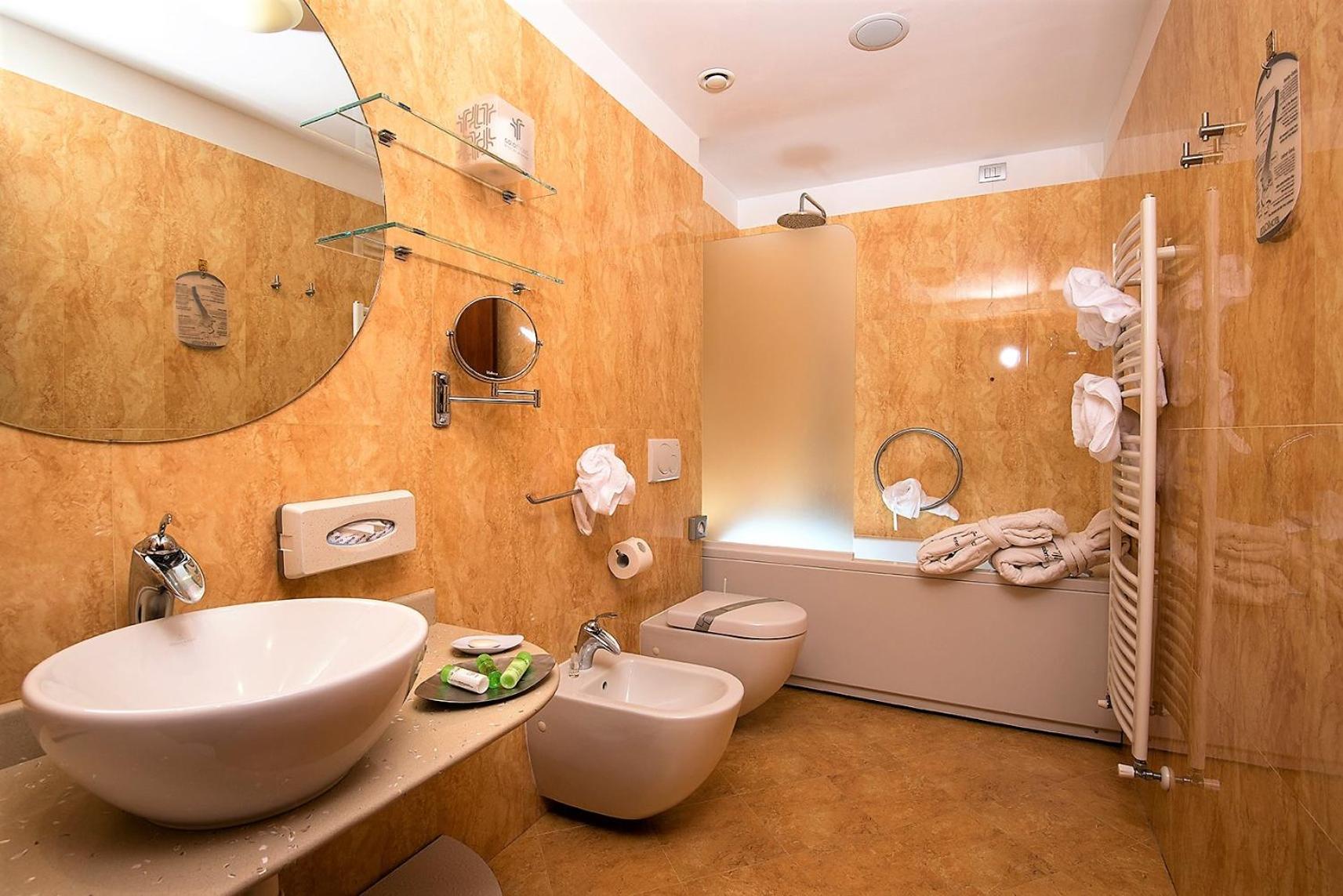 Suite,1742592363:JPEG