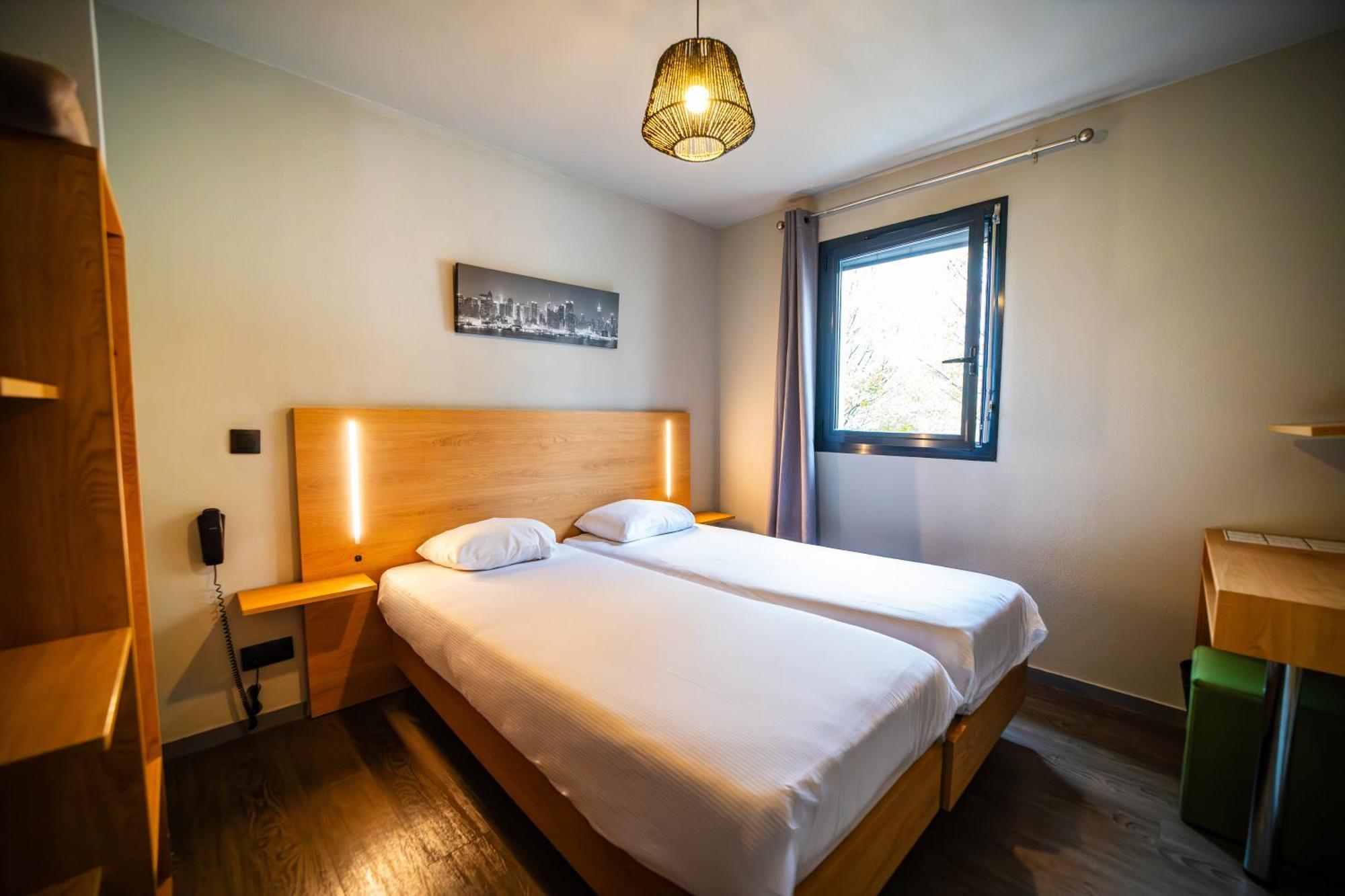 Twin Room,1722921389:JPEG