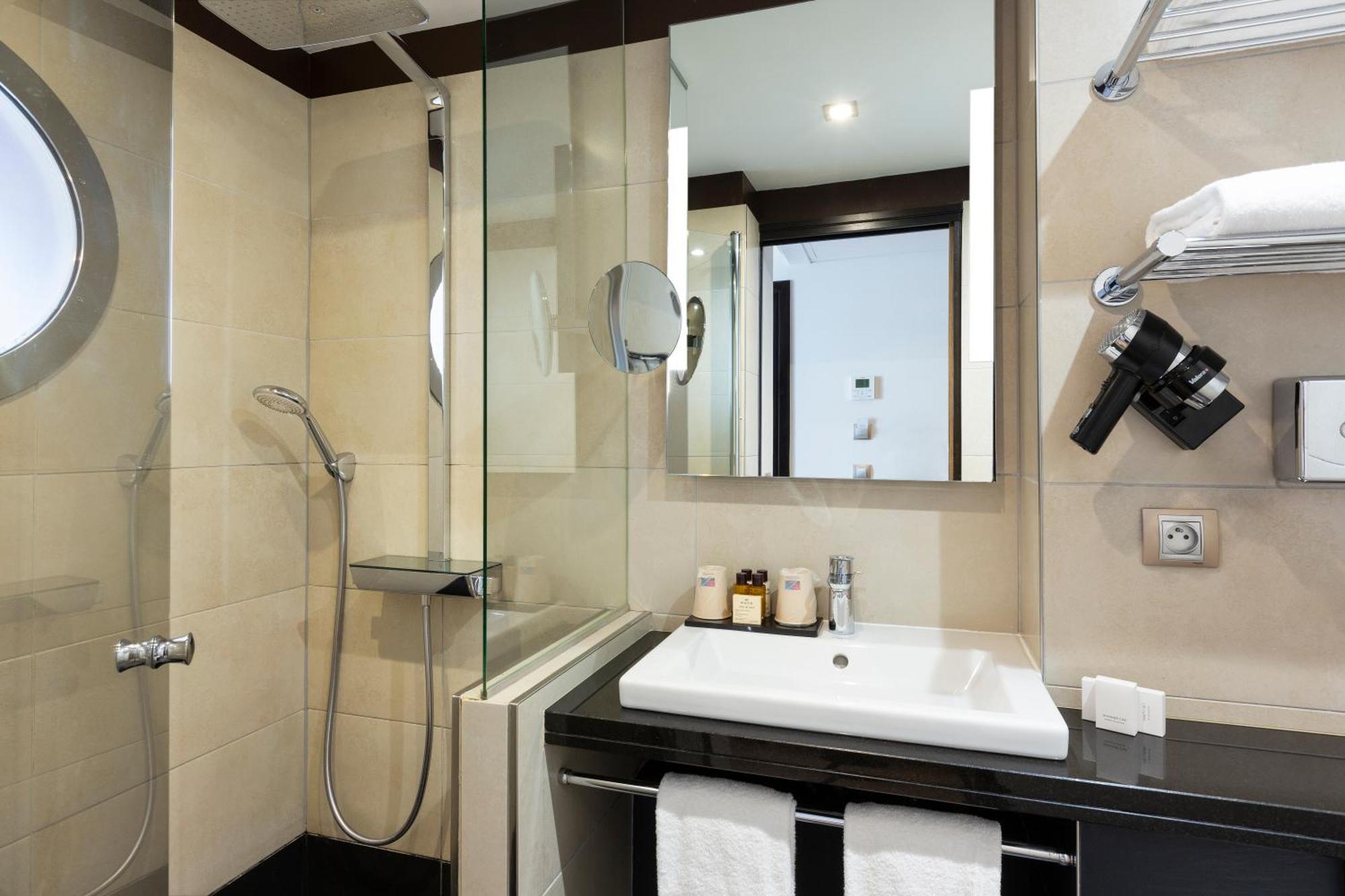 Two Connecting Double Rooms