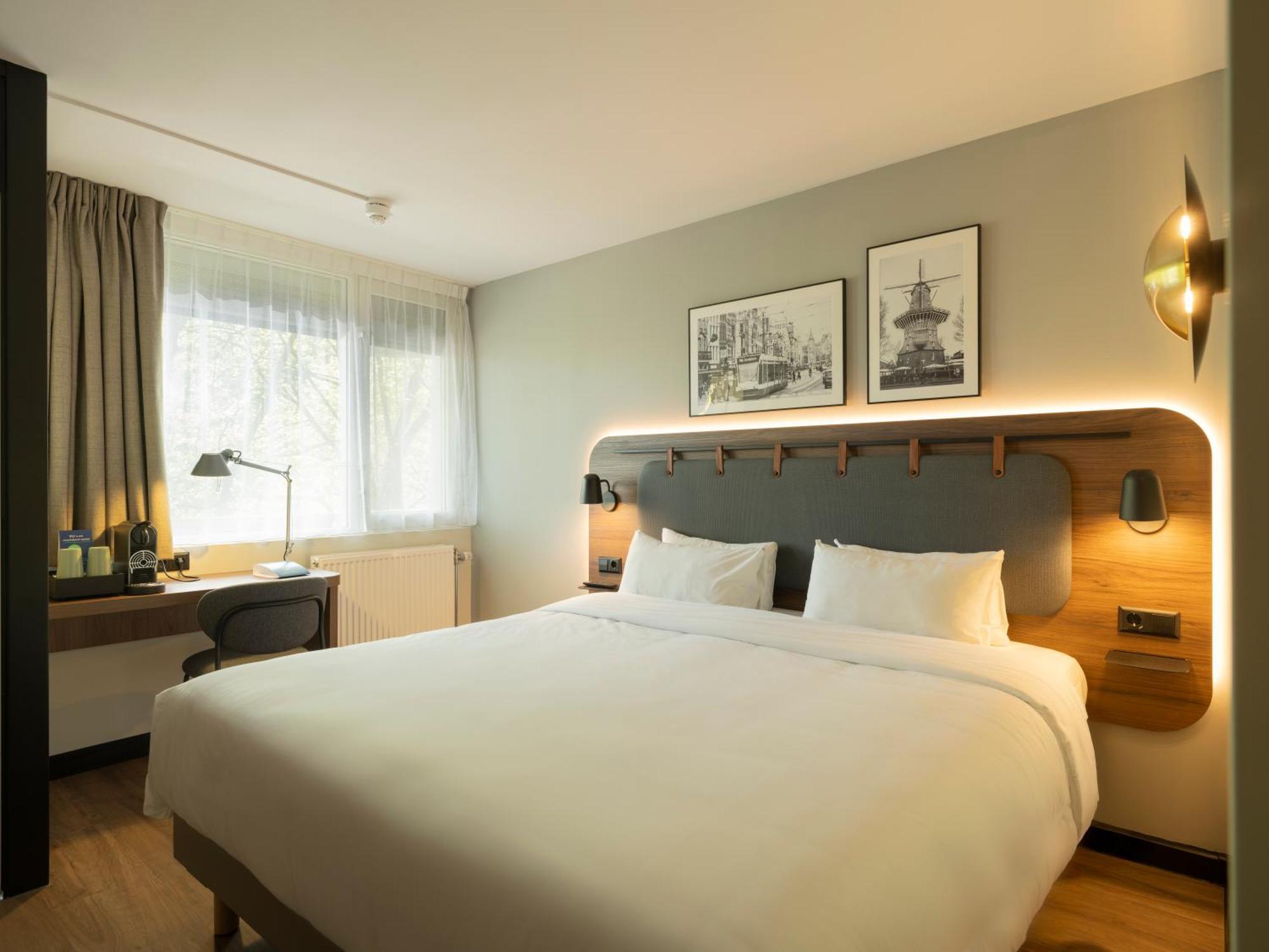 Superior Room 1 King Bed no pets allowed