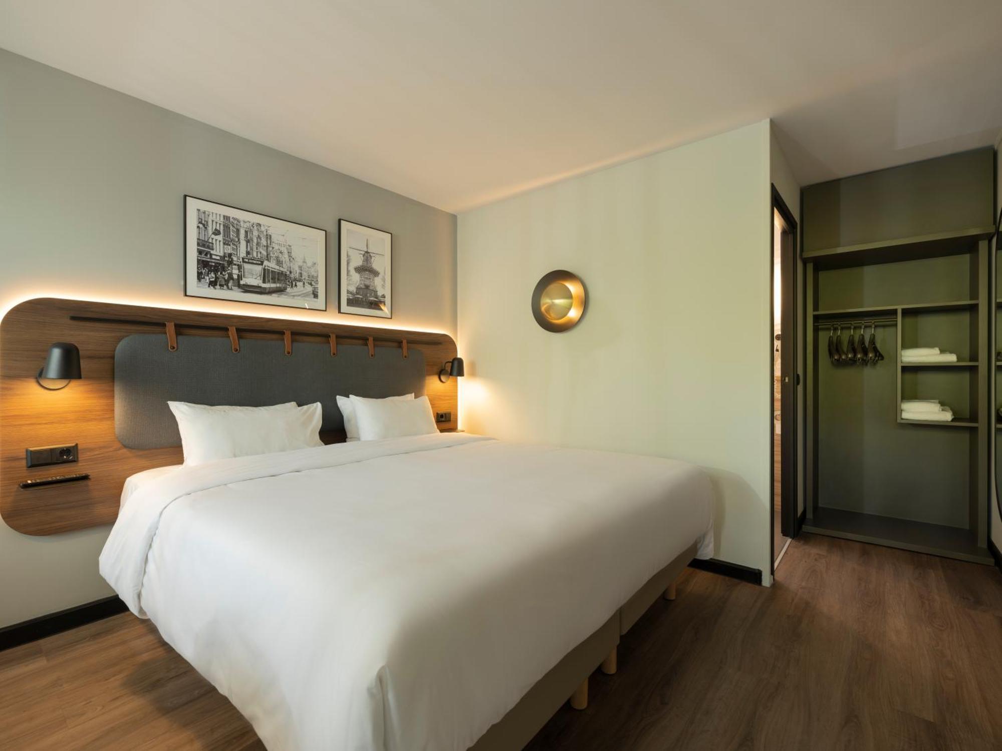 Superior Room 1 King Bed no pets allowed