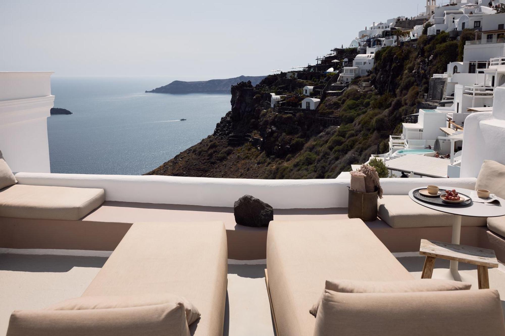 Honeymoon Suite Sea View Indoor Jetted Plunge Pool