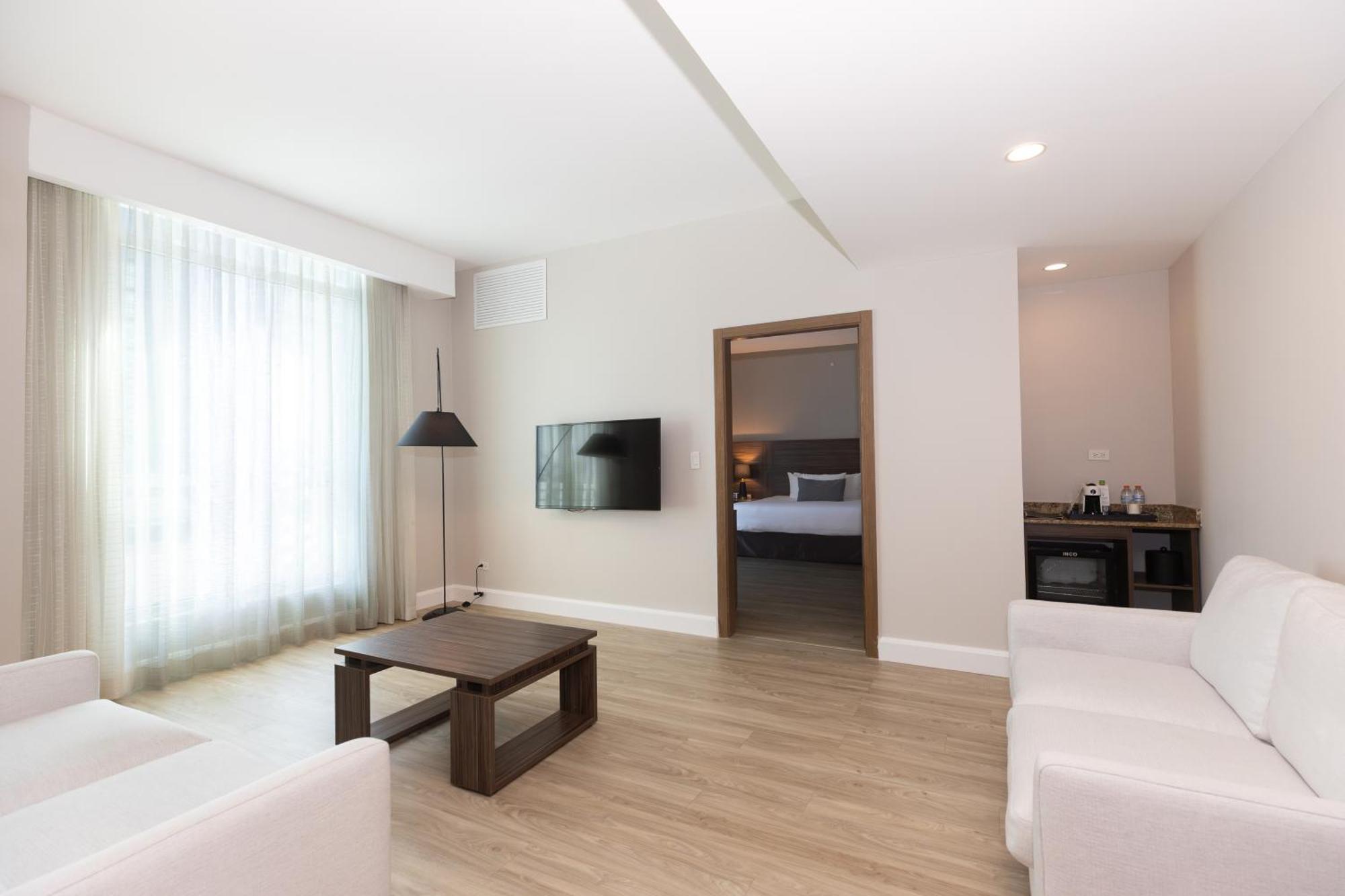 Deluxe Suite King Bed