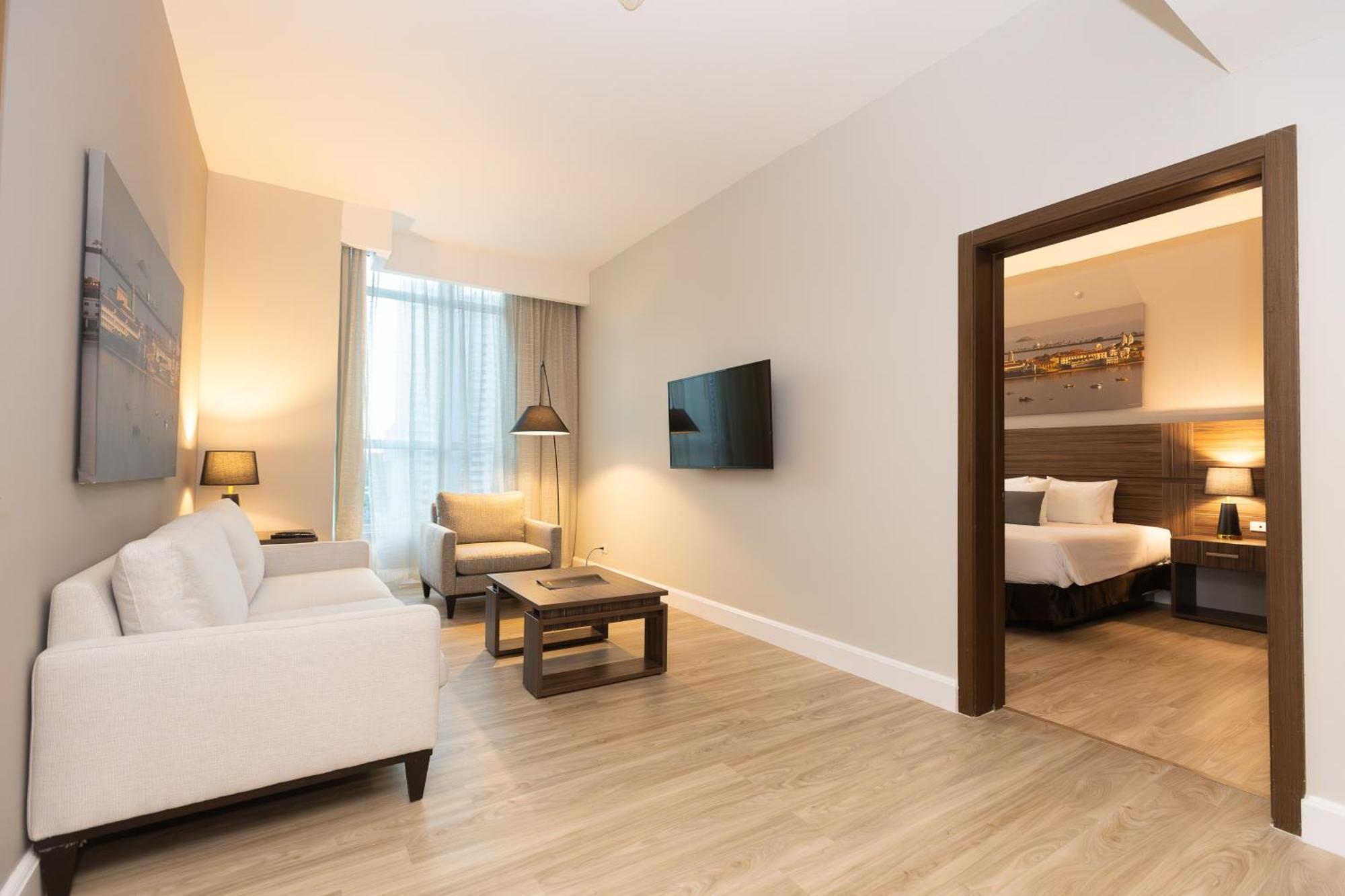 Deluxe Suite King Bed
