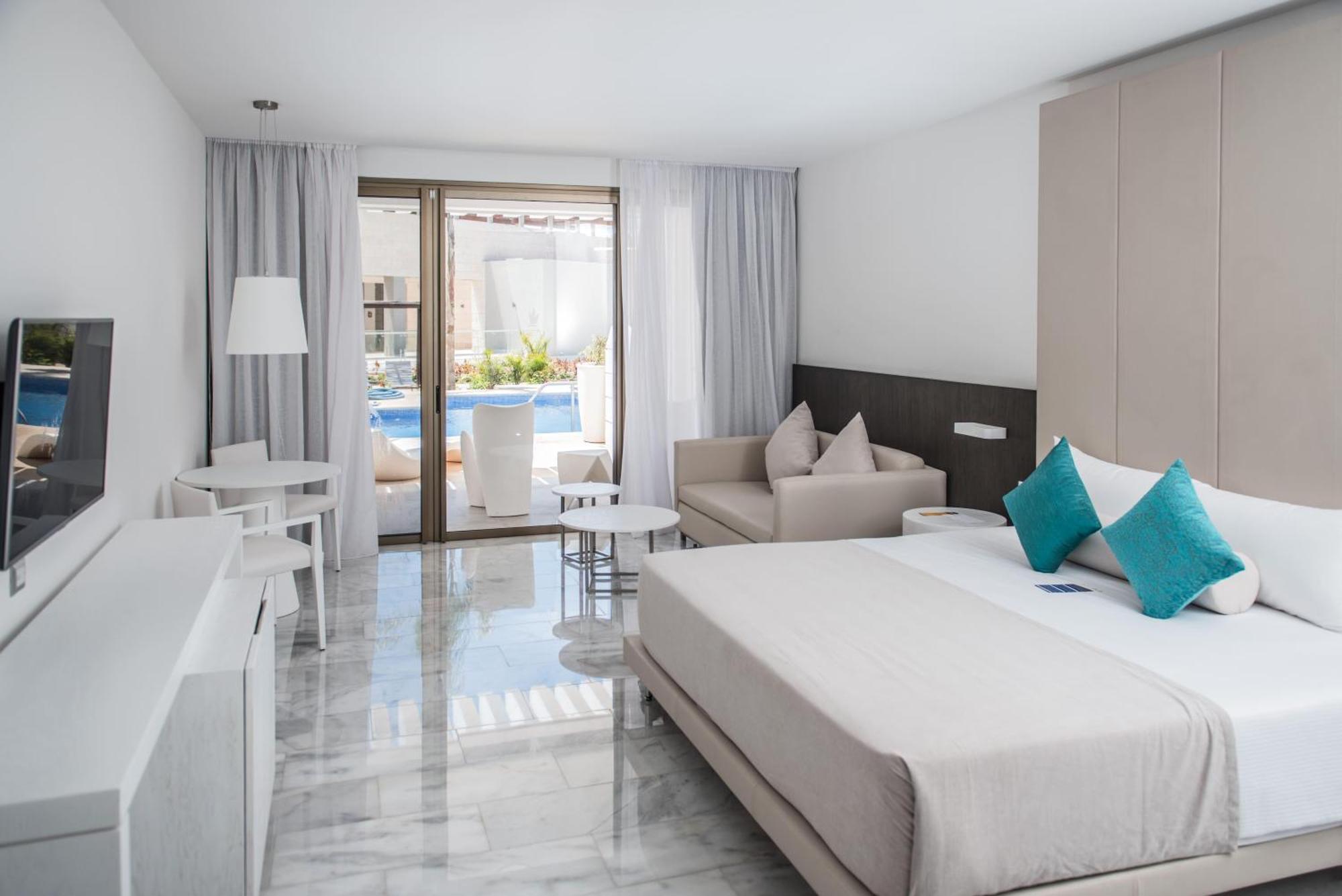 Deluxe Junior Suite con Accesso alla Piscina