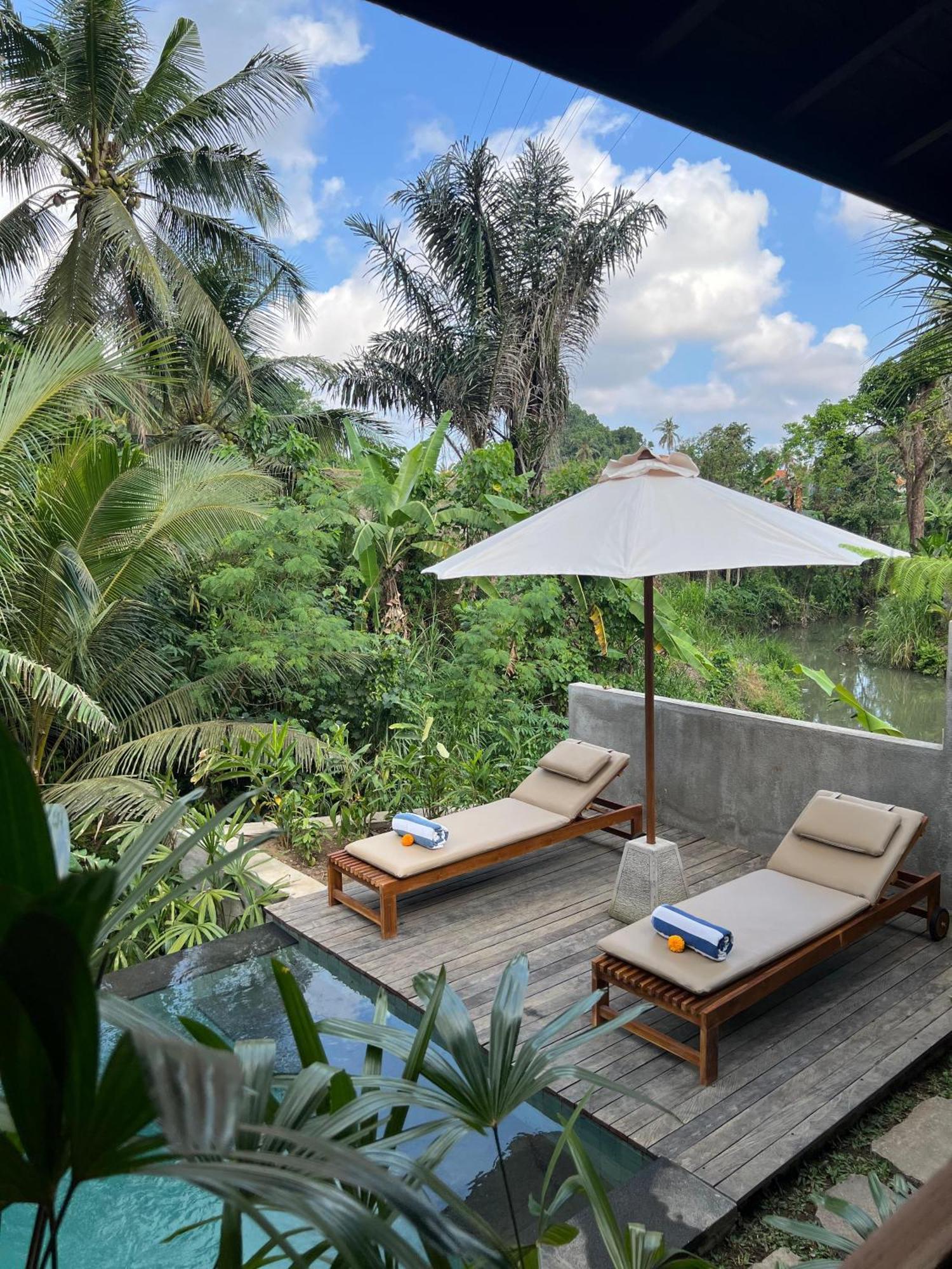 Wooden One-Bedroom Villa Private Pool