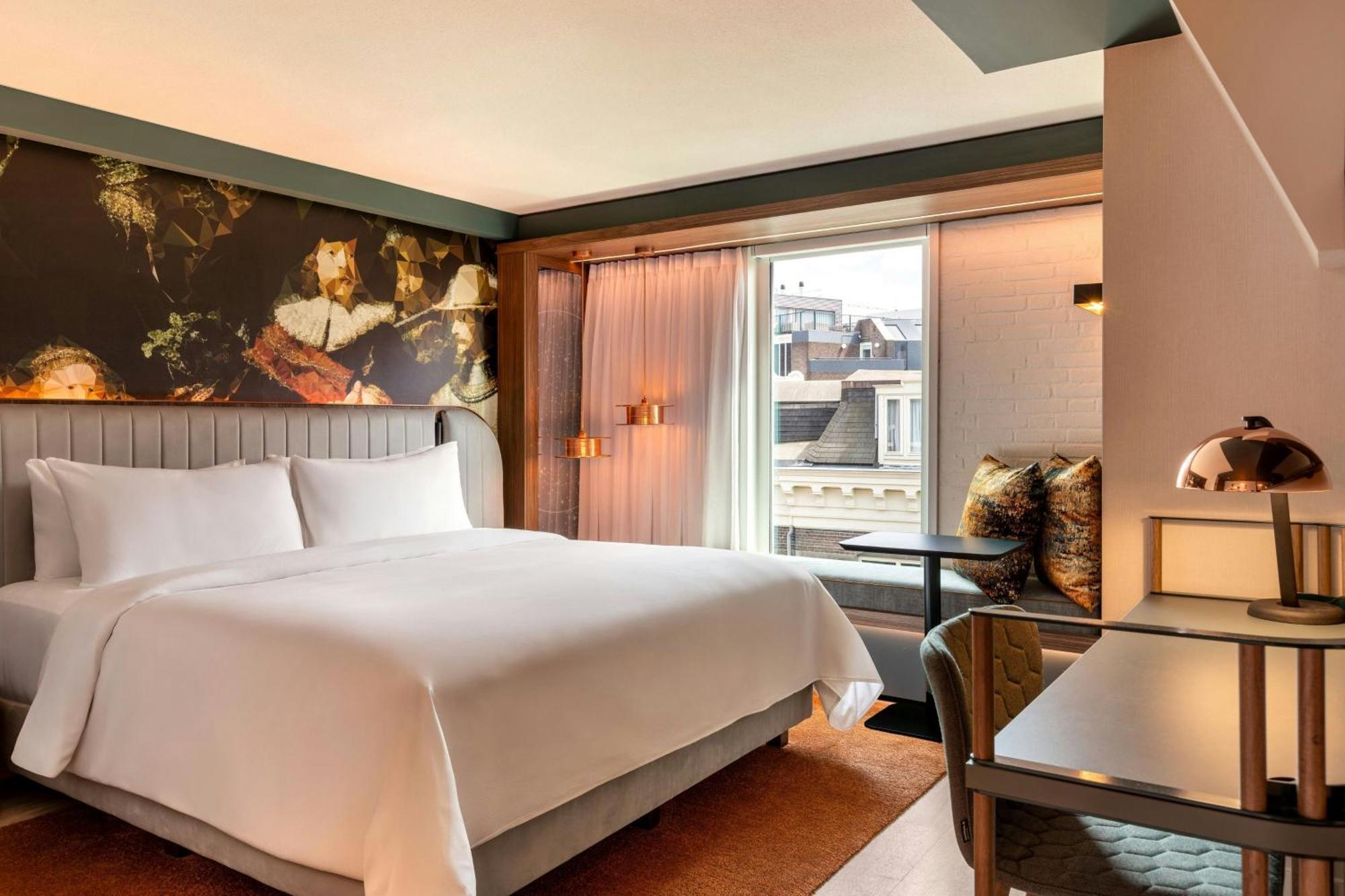 Deluxe King Room City View
