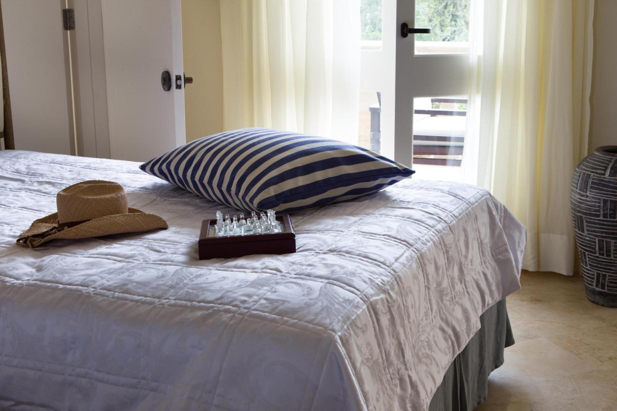 Family Interconnecting Studio Suites Sea View