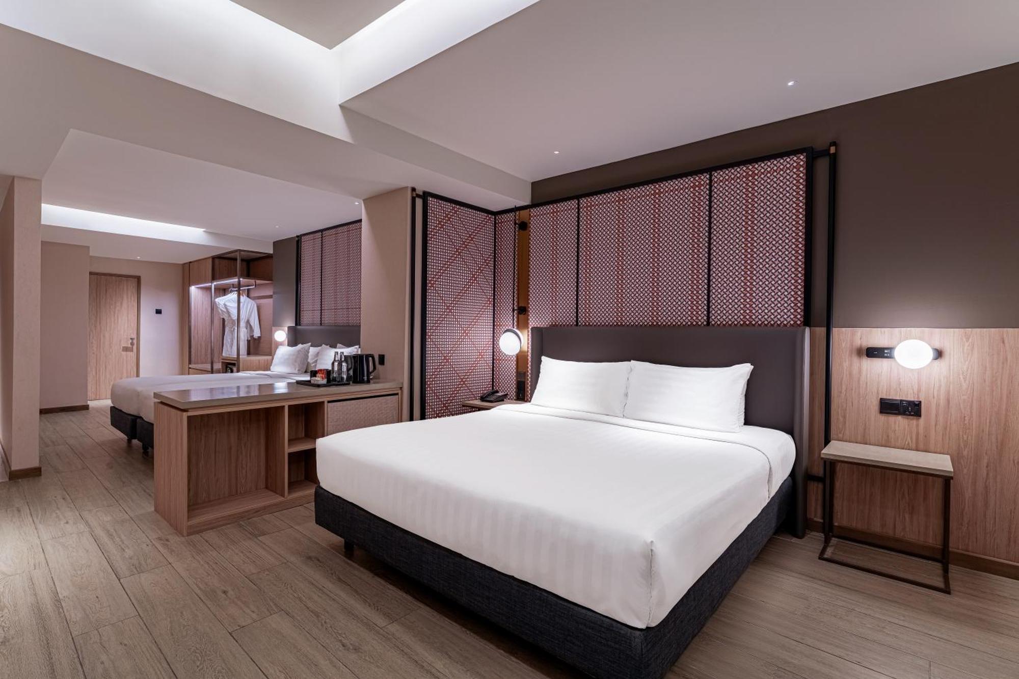 Deluxe Family RoomOne King Bed Two Single Beds