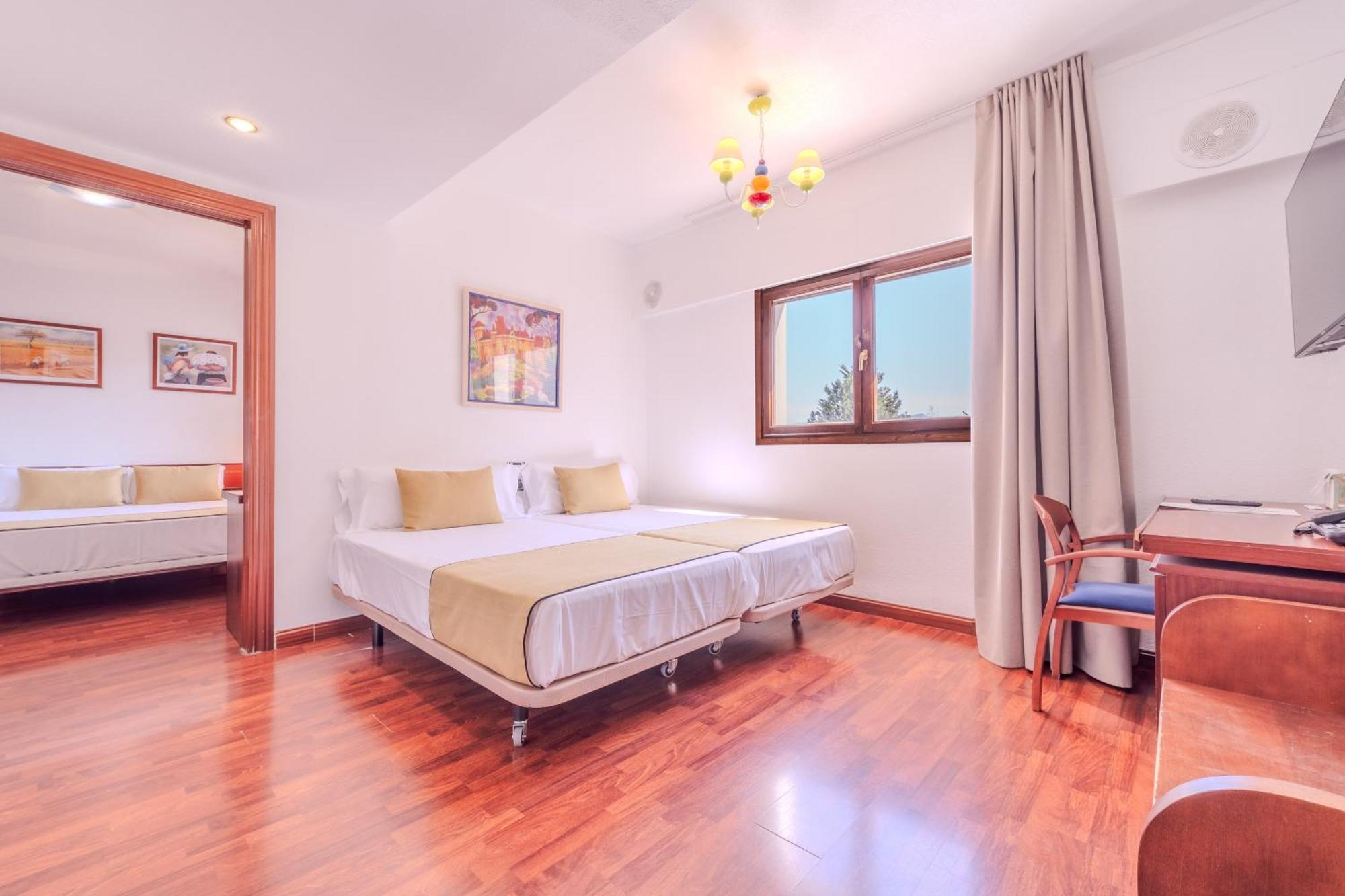 Standard Quadruple Room