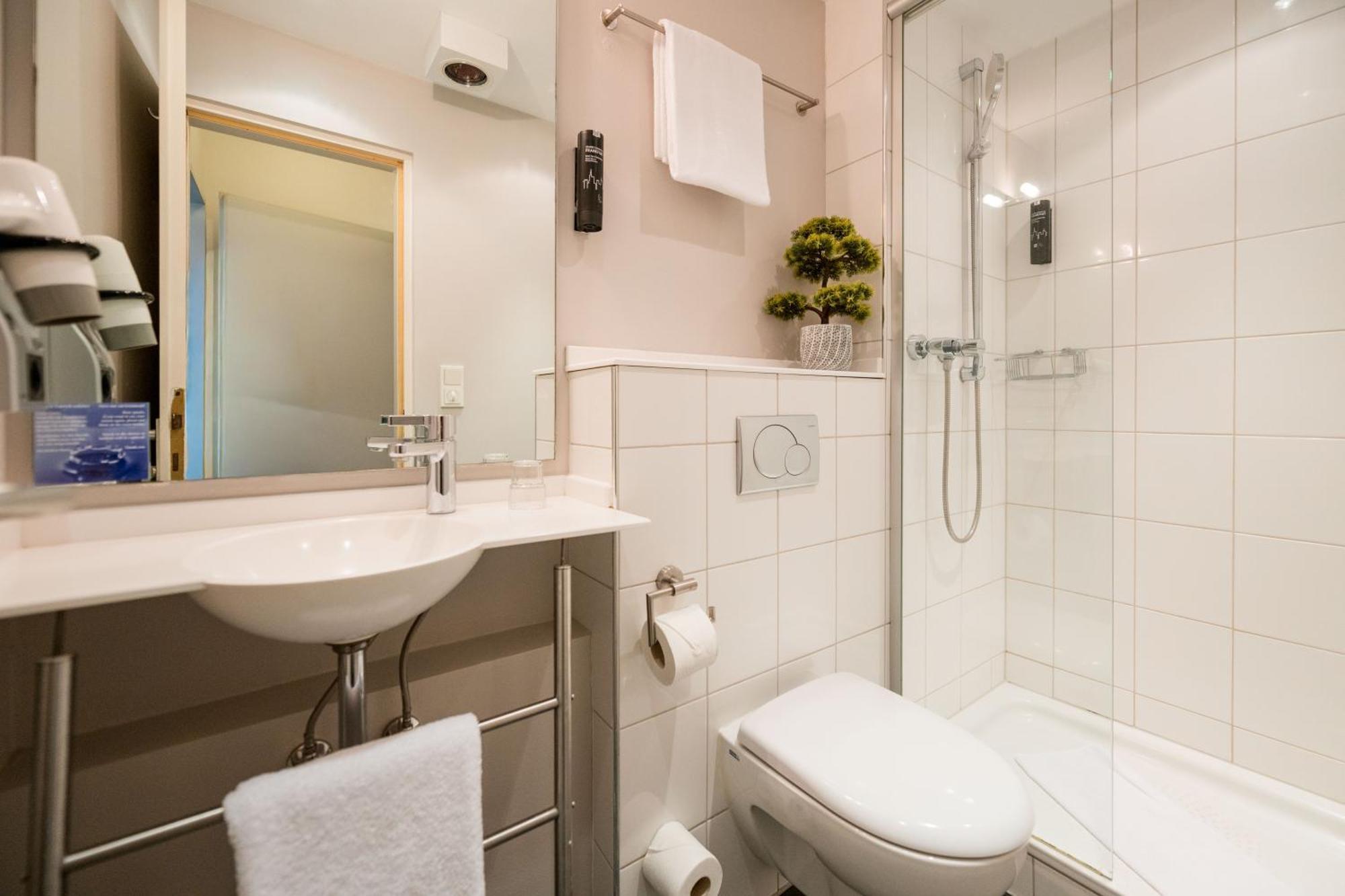 Single Room,1729979368:JPEG