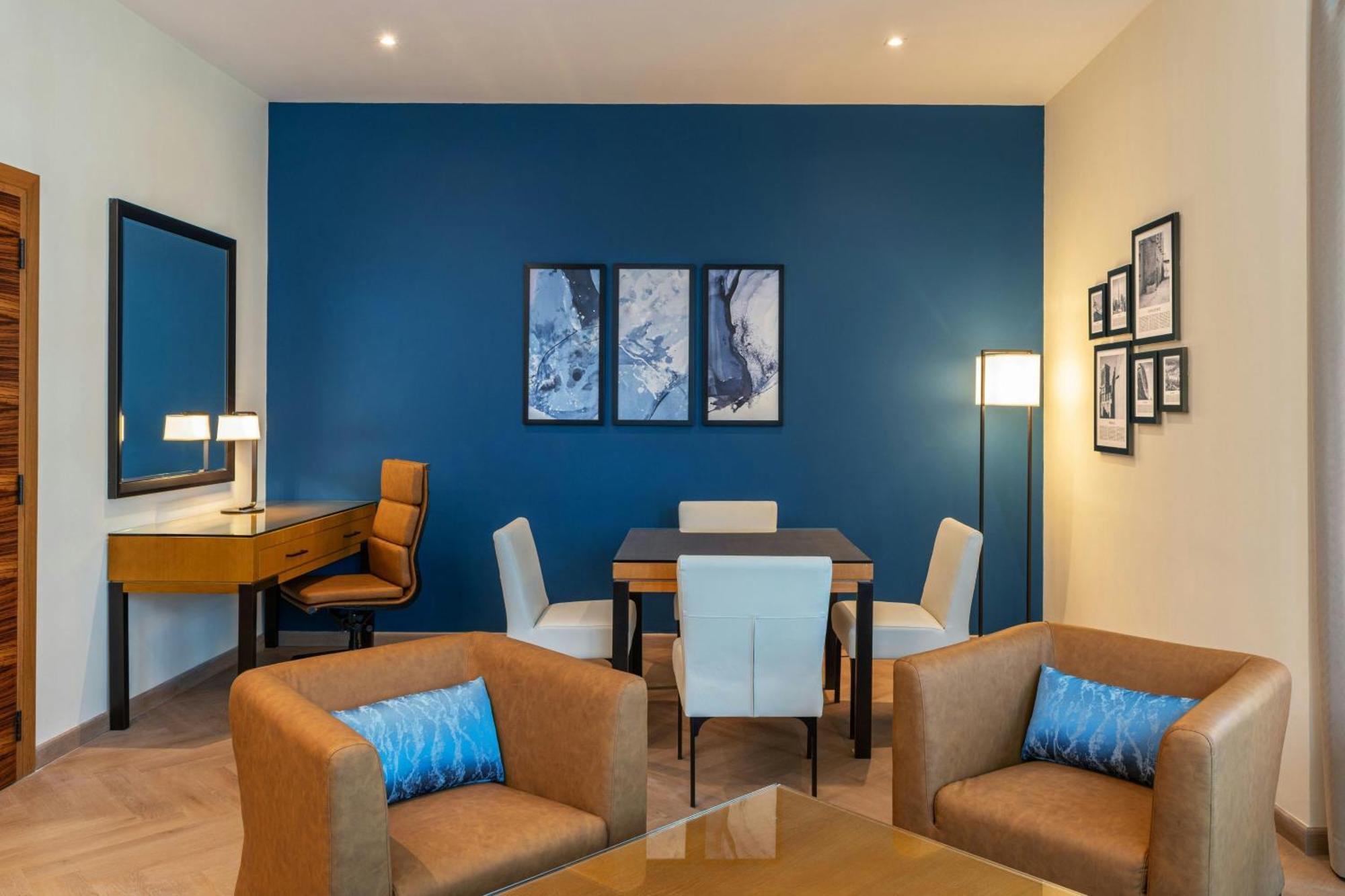 1 Bedroom Suite 1 King
