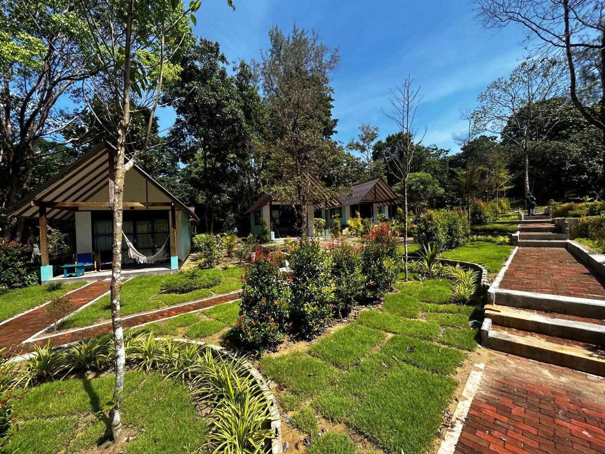 Bungalow Garden View