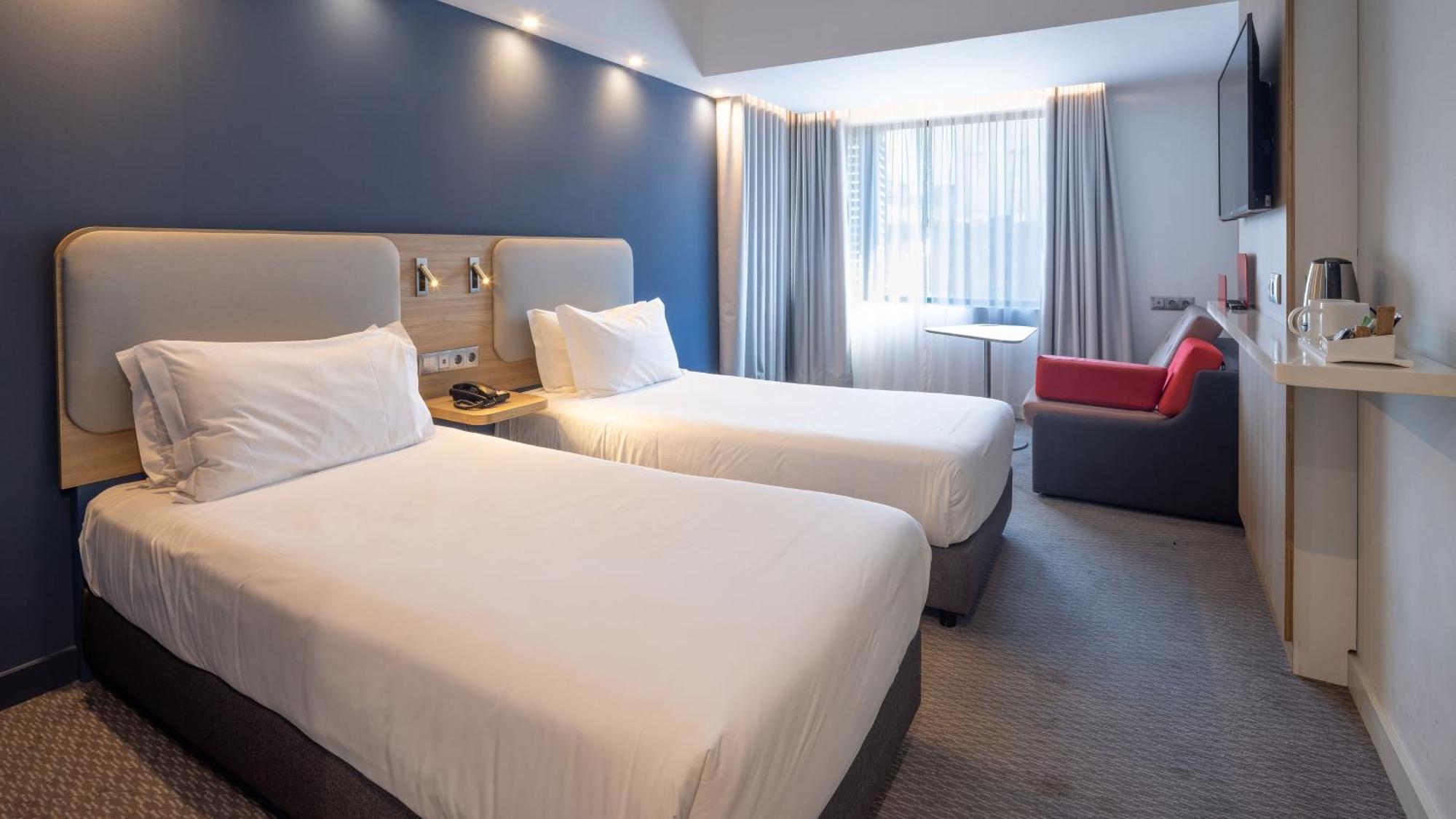 Standard Twin Room Two Twin Beds Single Sofa Bed
