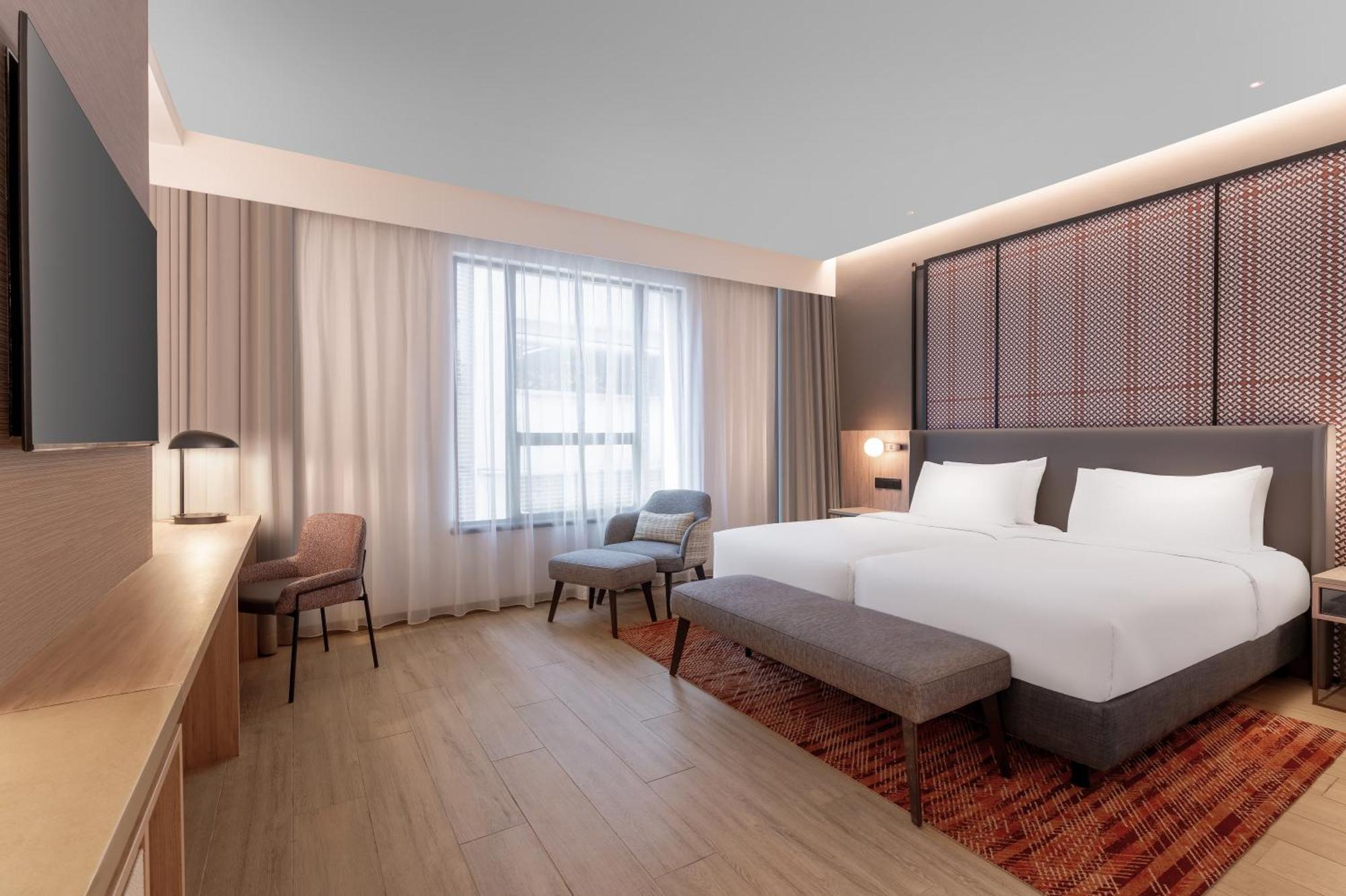 Deluxe Room Twin Beds