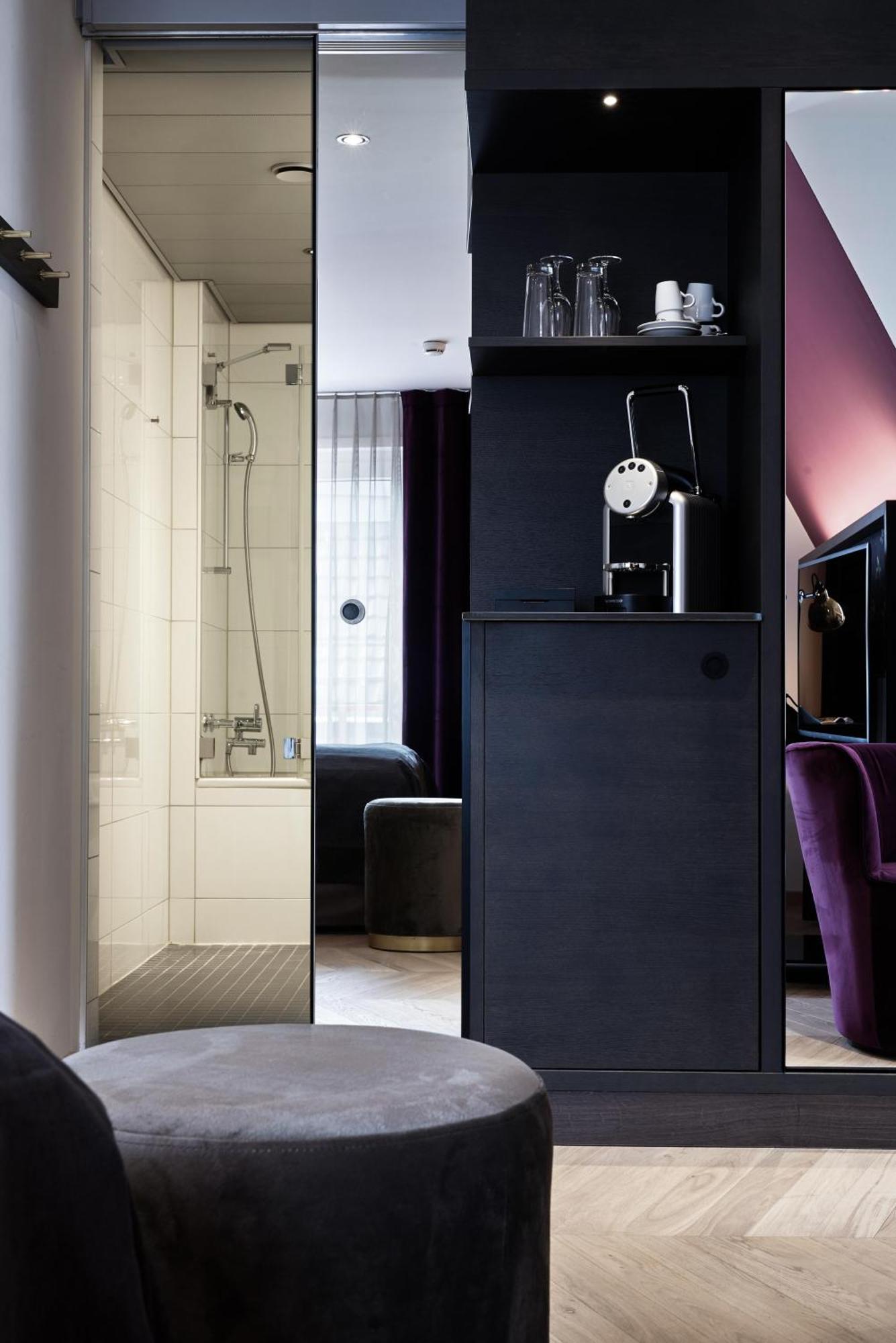 Standard Queen Room
