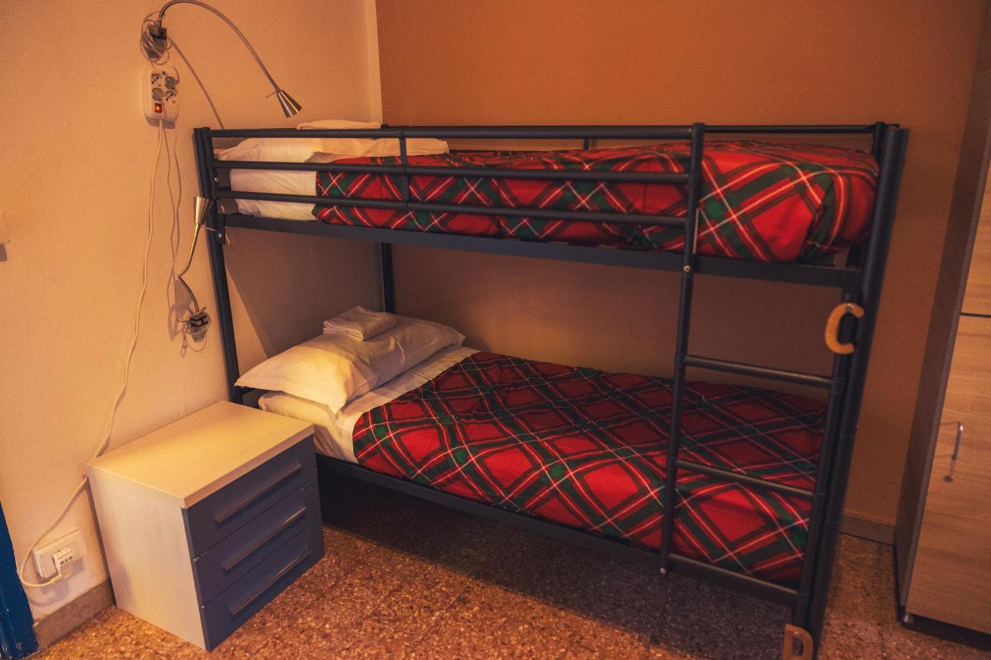 Single Bed 4-Bed Mixed Dormitory Room