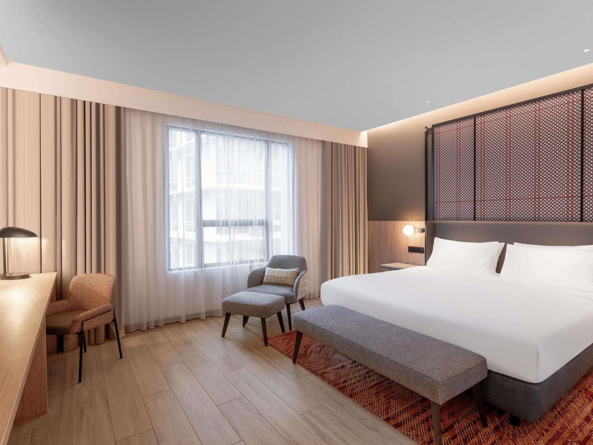 Deluxe king bed room