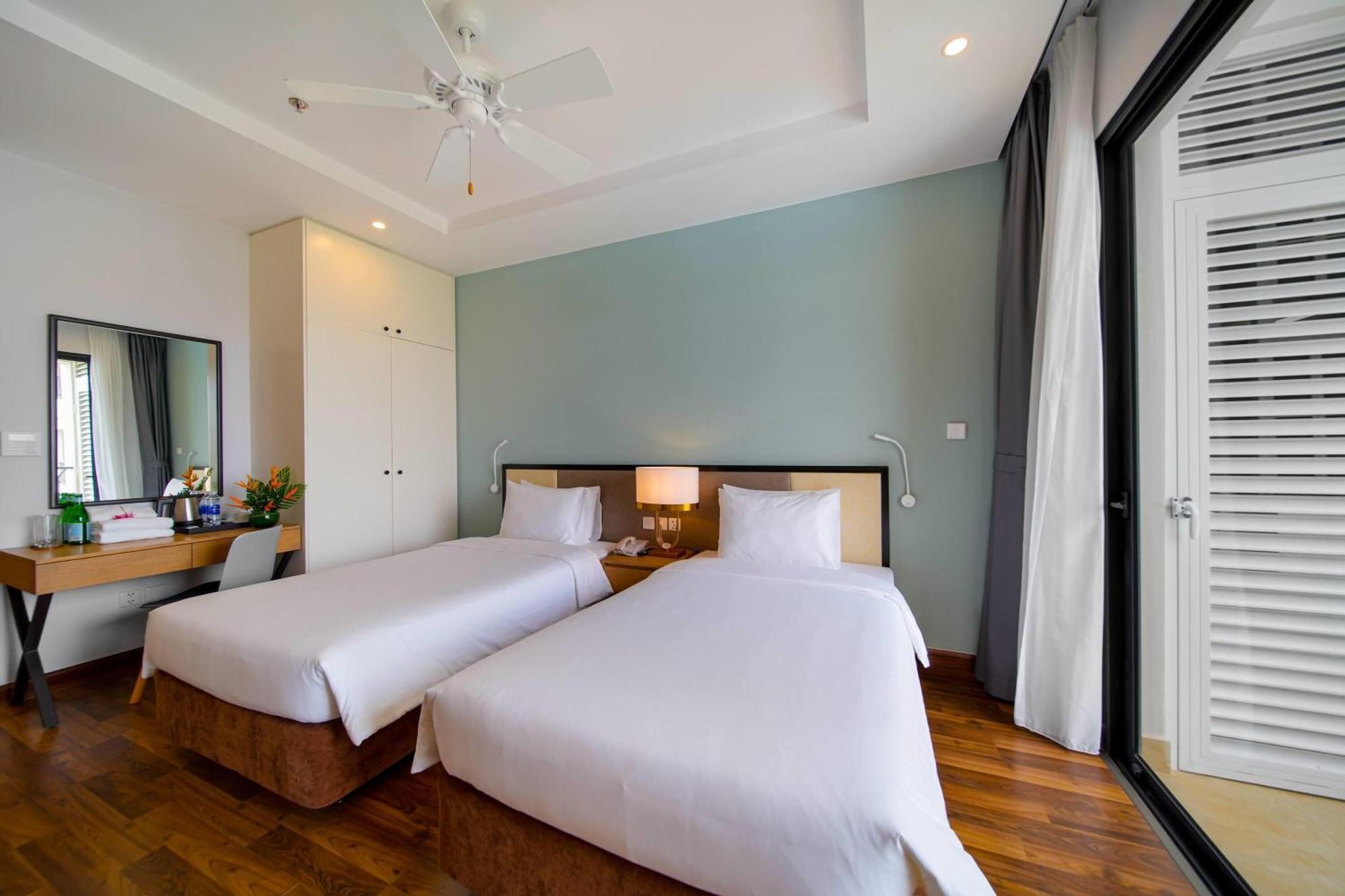 Superior Twin Room Pool View