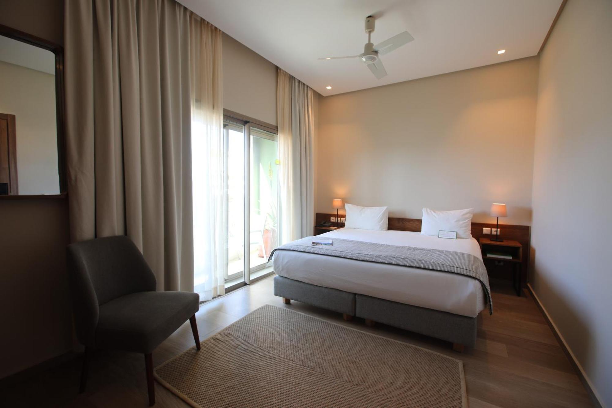 Deluxe Queen Room Balcony Non-Smoking