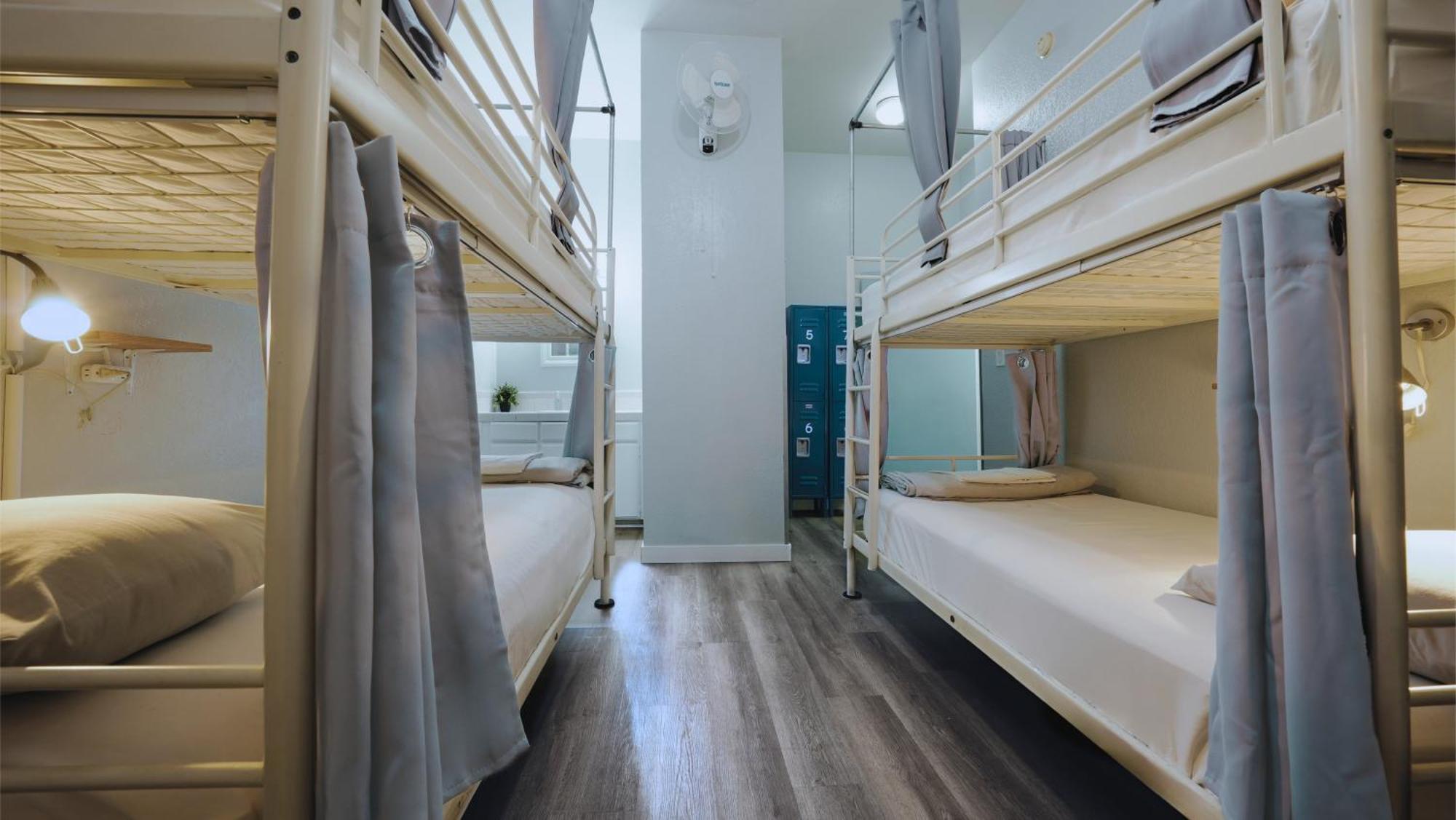 Bed 8-Bed Mixed Dorm Shared Washroom
