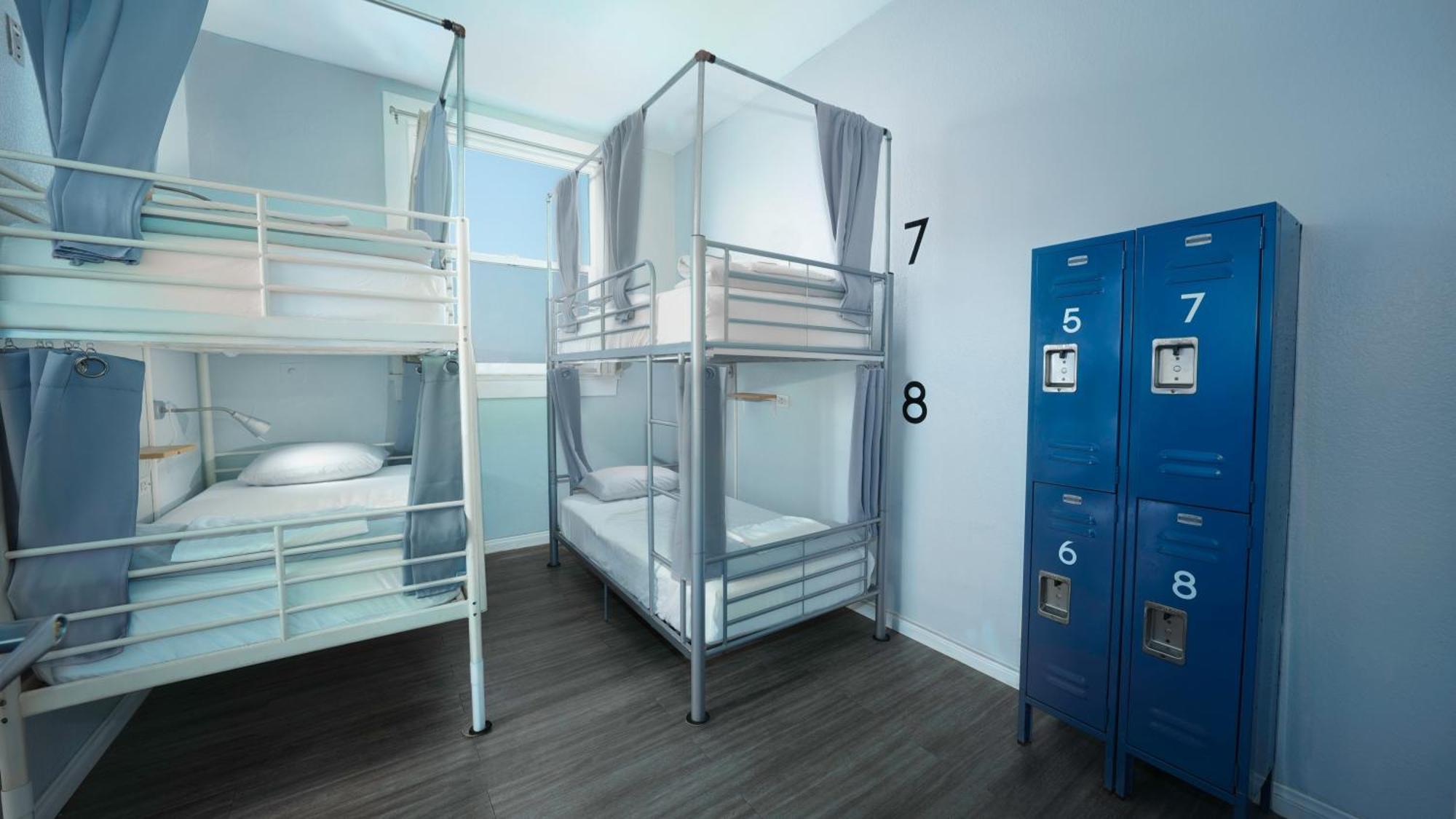 Bed 8-Bed Mixed Dorm