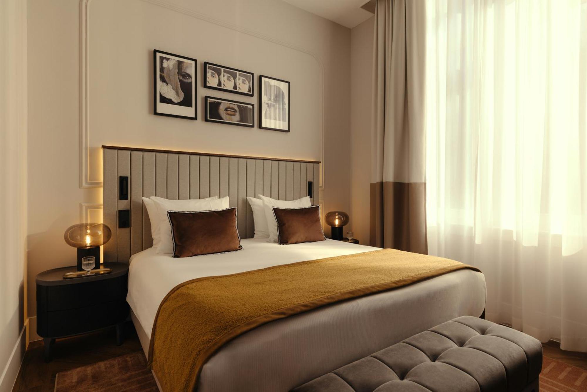 Superior Room 1 King Bed