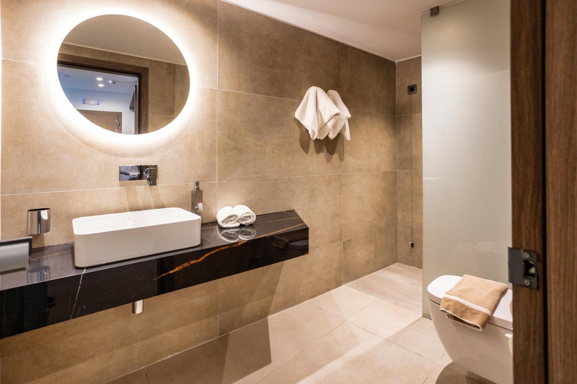 Deluxe One Bedroom Apartment Private Pool