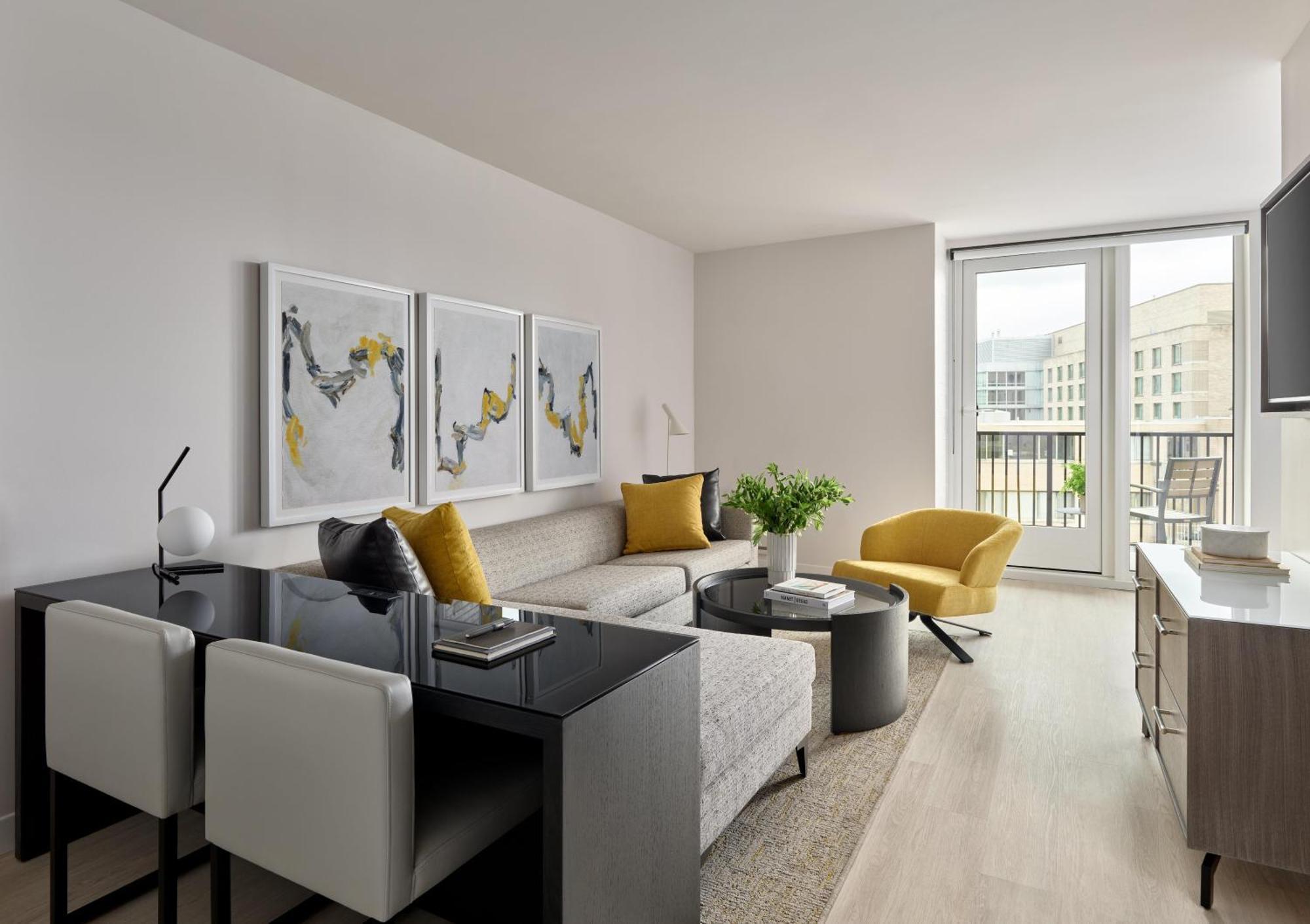 Suite Junior con cama extragrande y zona de estar