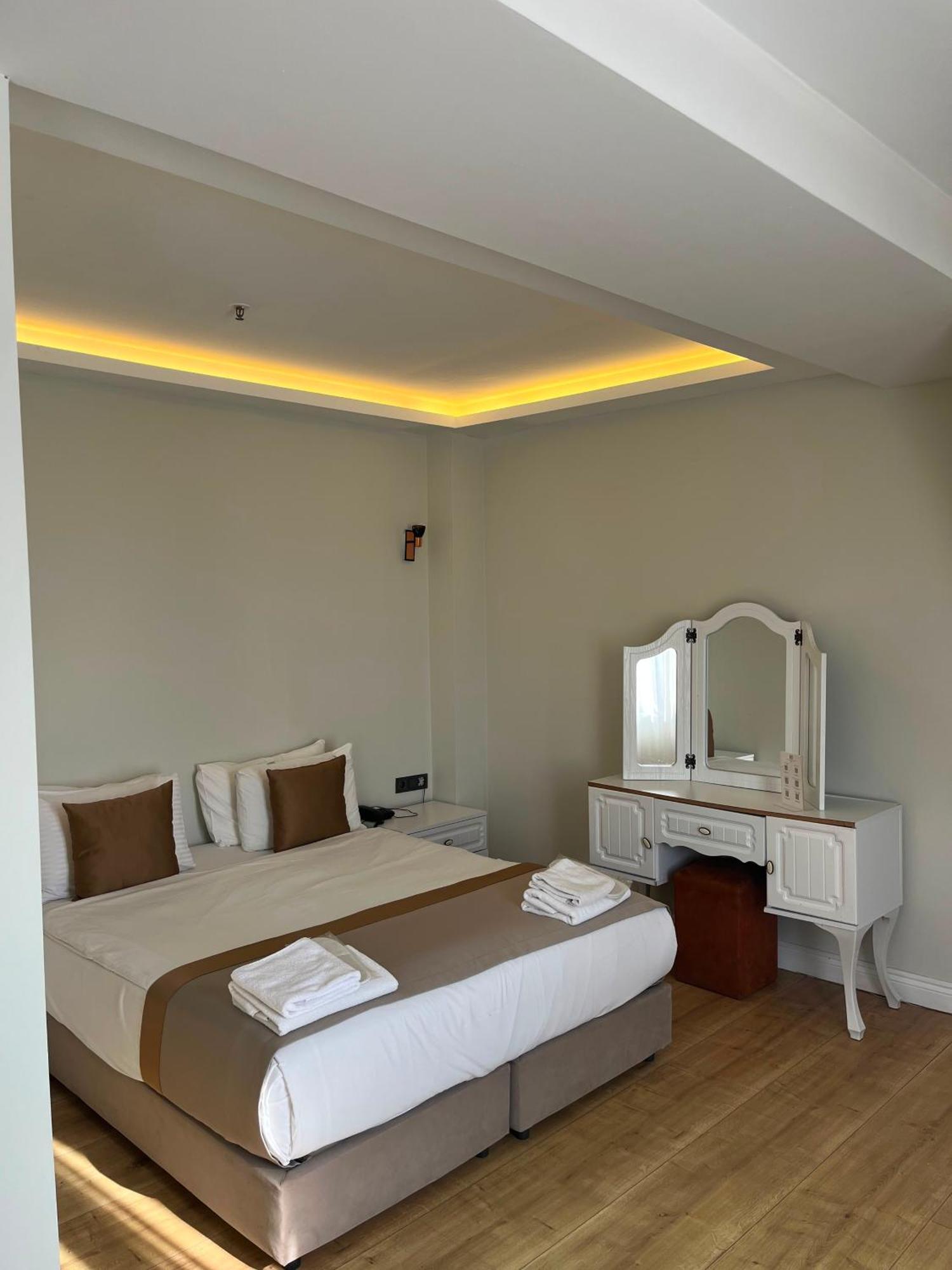 Deluxe Suite with Sea View