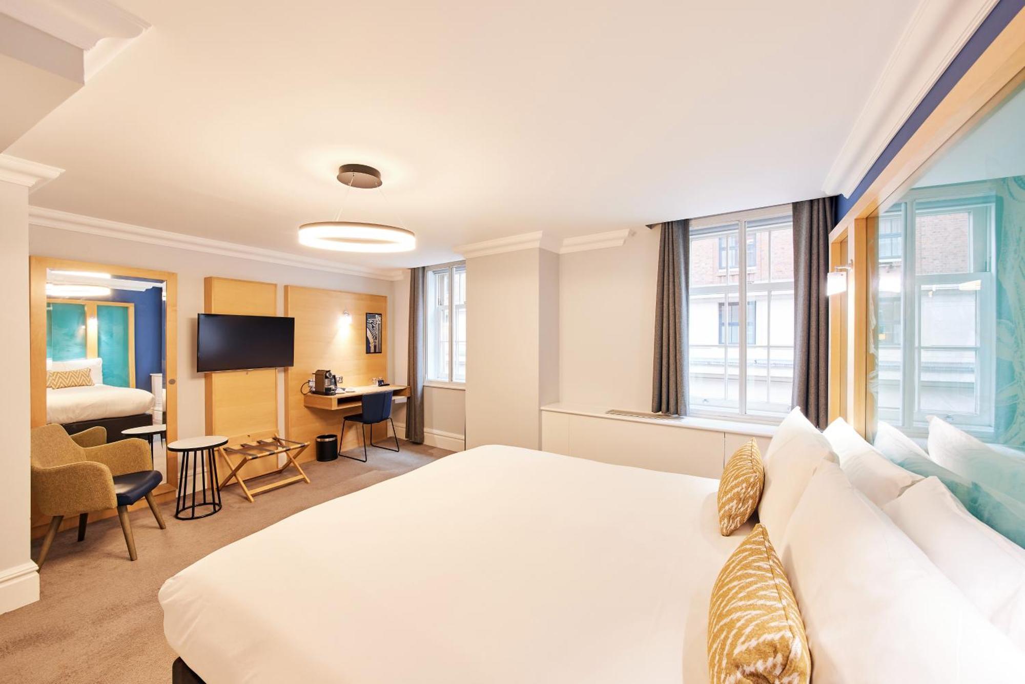Deluxe King Room