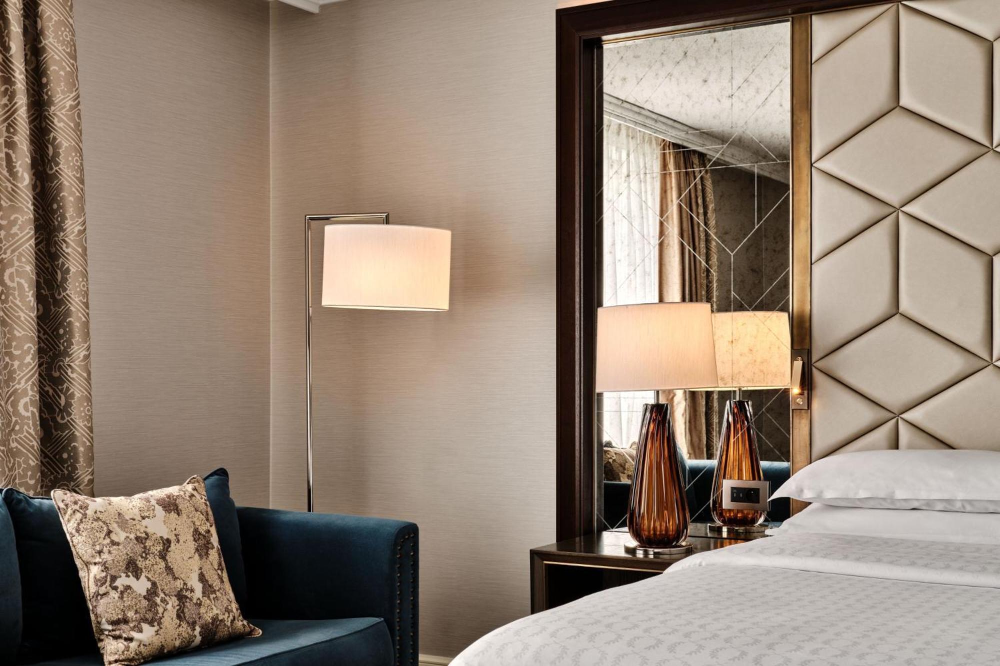 Premium Guest room Club lounge access 1 King High floor