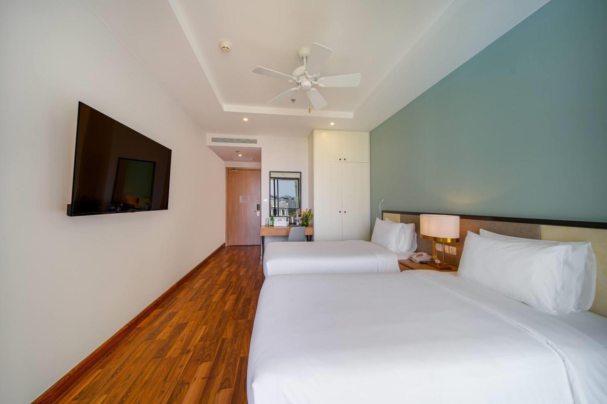 Superior Twin Room Pool View