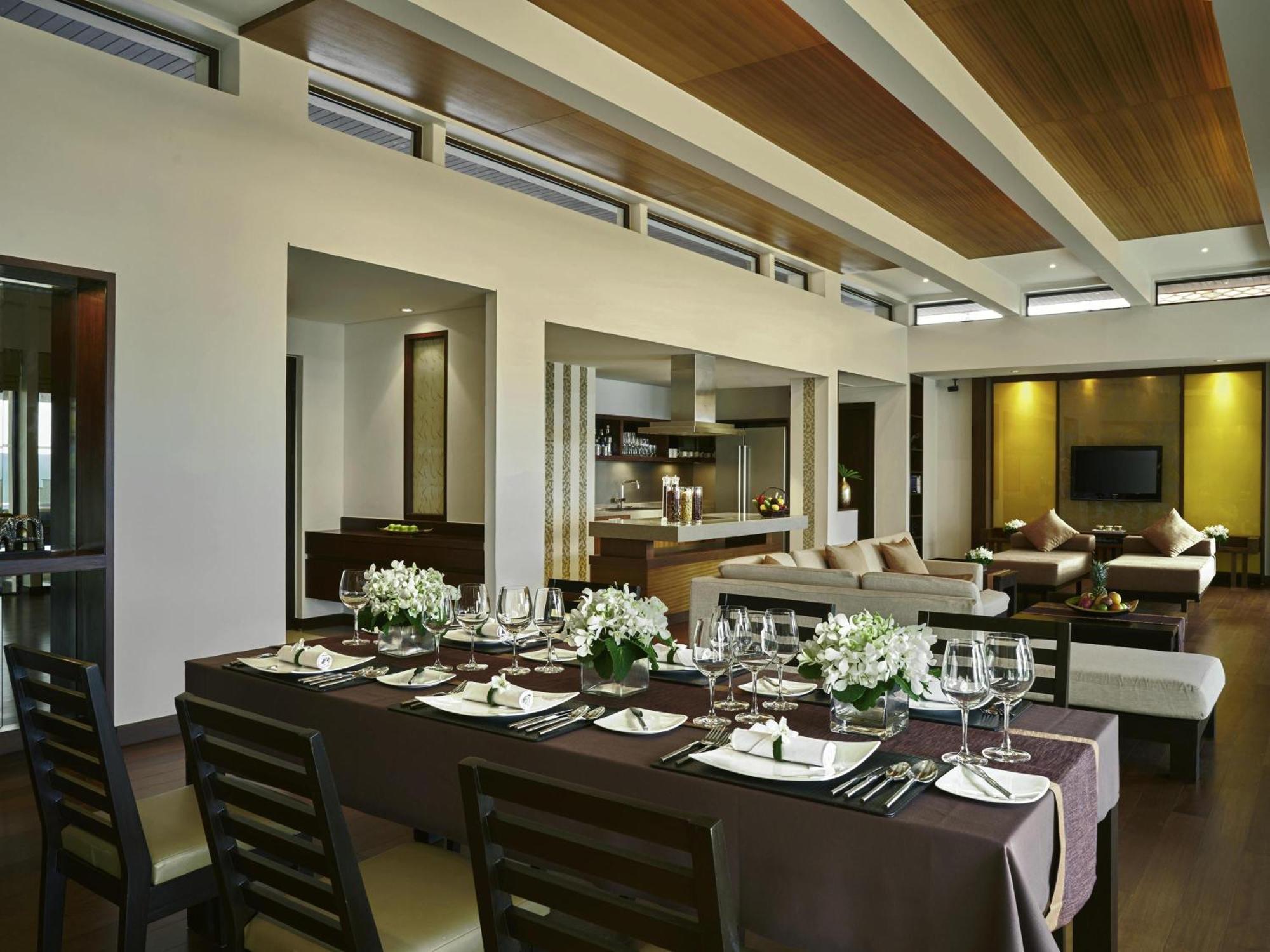 Three-Bedroom Royal Jacuzzi Penthouse
