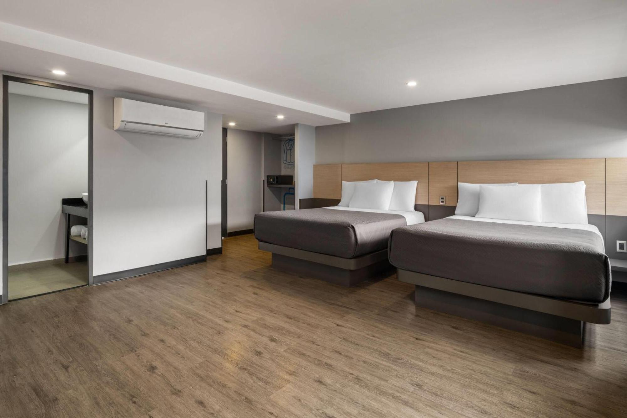 Queen Room Two Queen Beds Non-Smoking