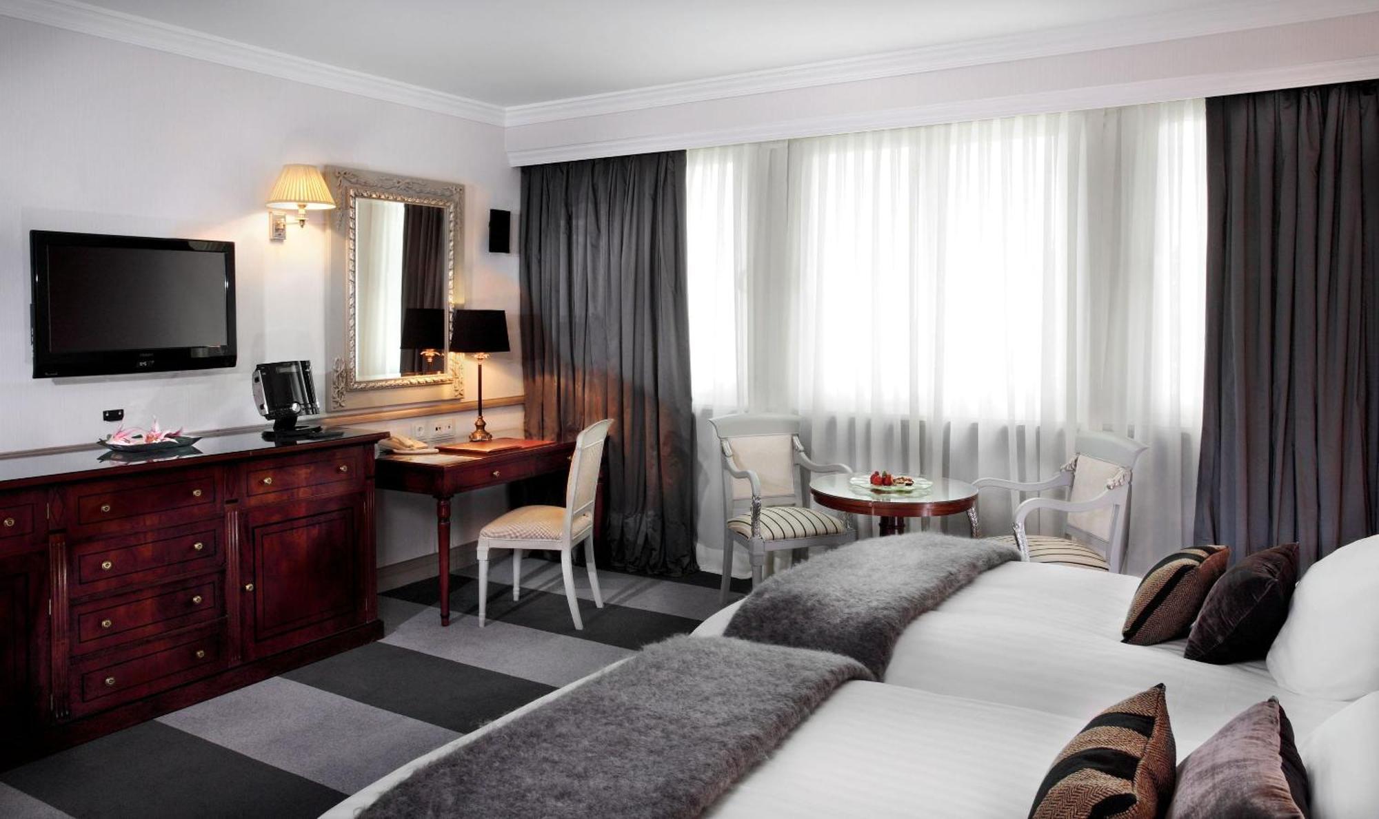 The Level Premium Room