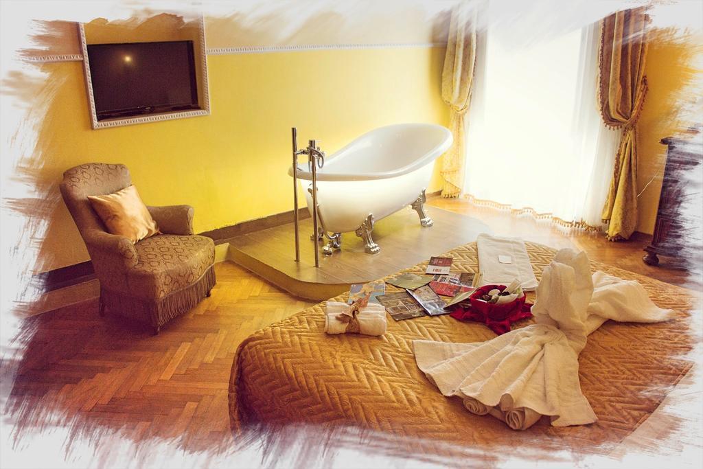 Deluxe Double Room Bath