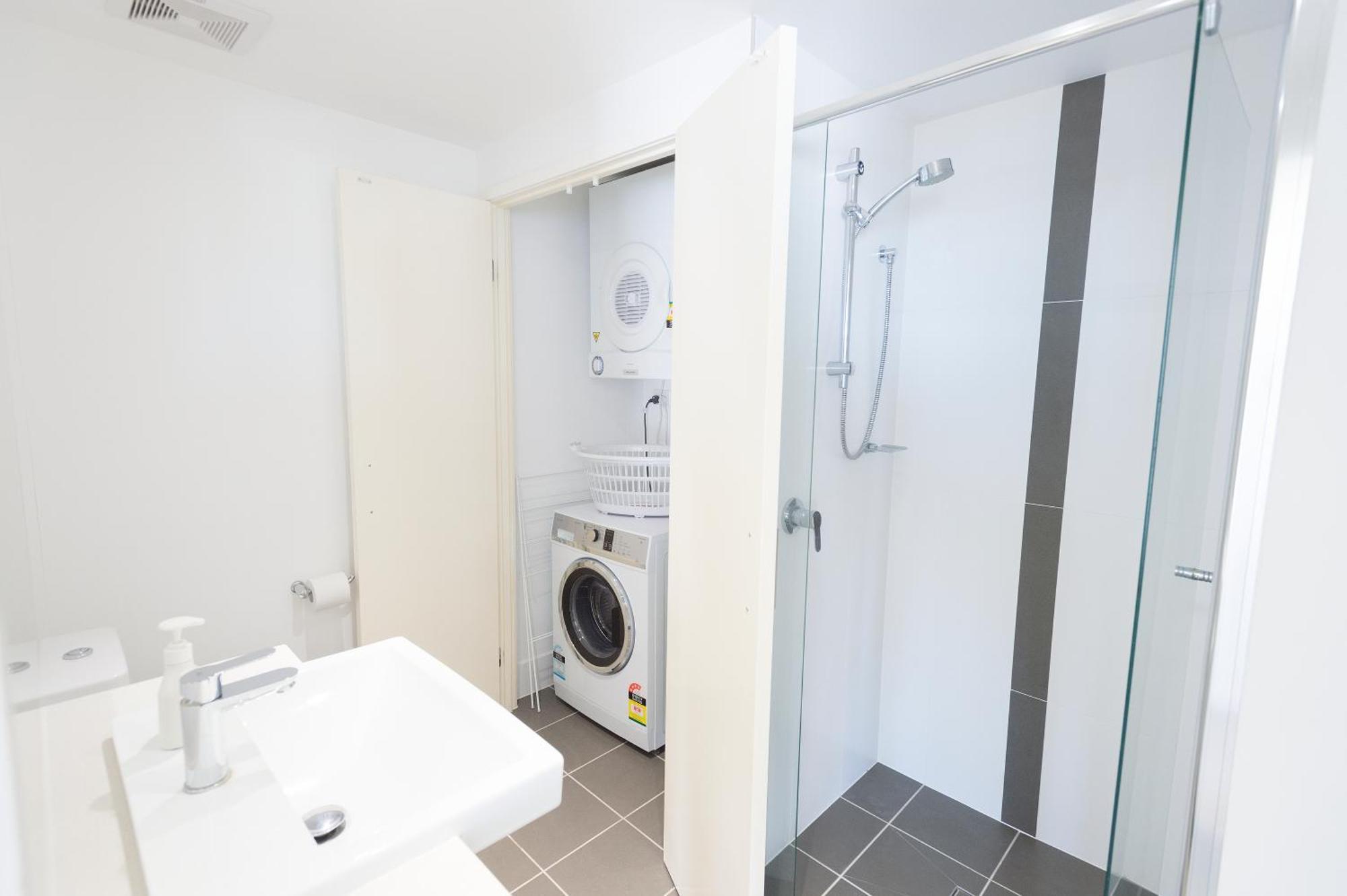 Two-Bedroom One Bathroom Apartment,446370933:JPEG