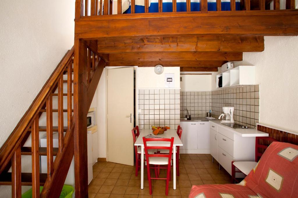 Studio Terrace,216305699:JPEG