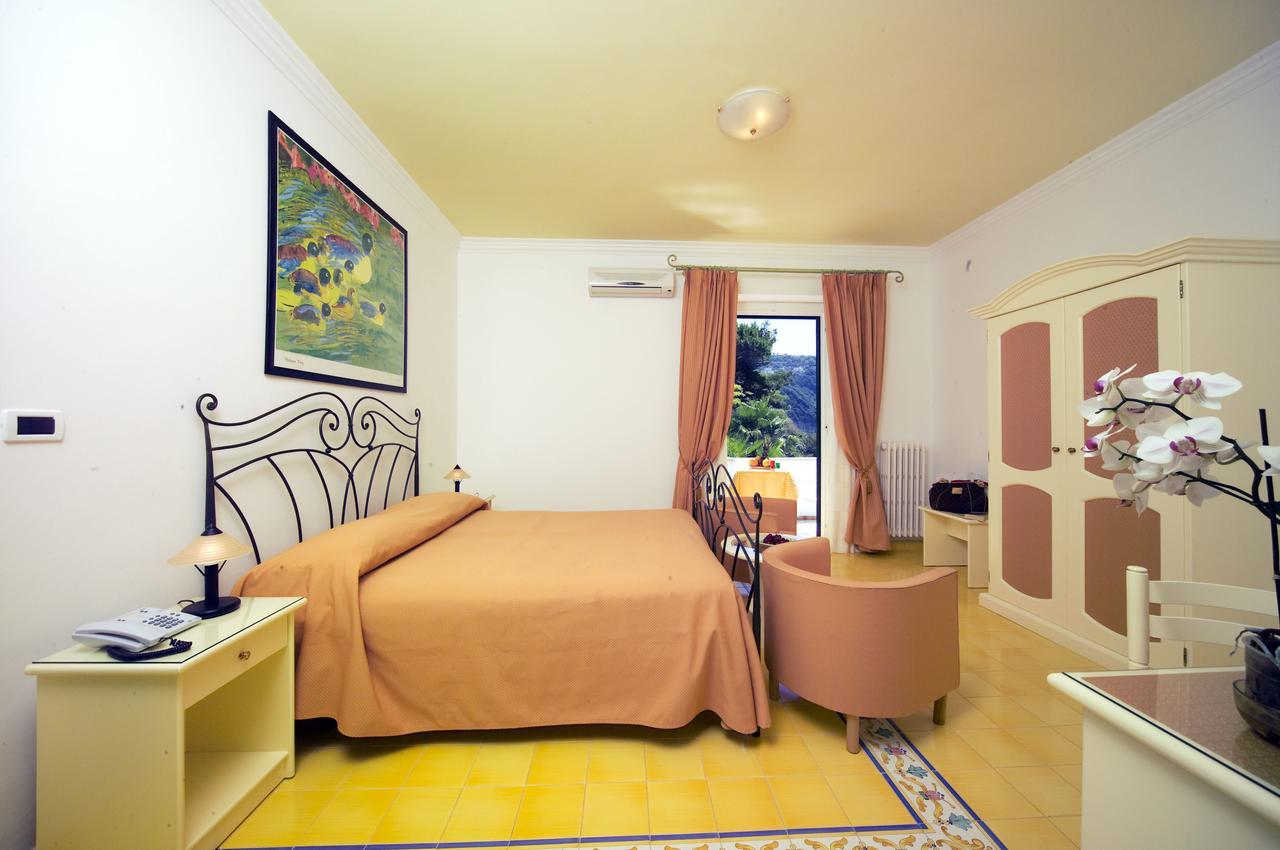 Double or Twin Room Side Sea View