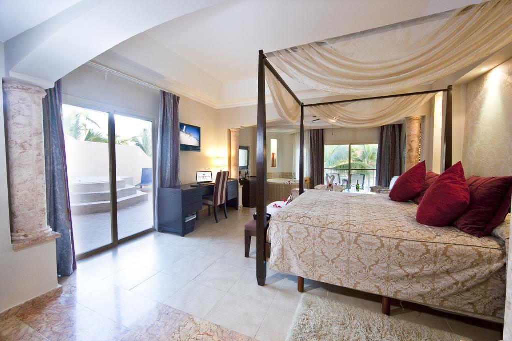 Suite Júnior Colonial com Banheira de Hidromassagem Exterior e Acesso Wi-Fi Gratuito