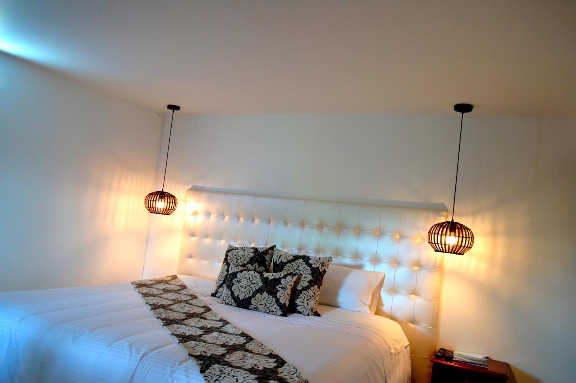 Habitación con cama extragrande.