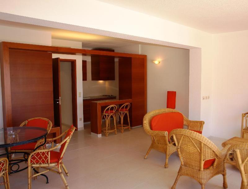 One-Bedroom Apartment Side Sea View