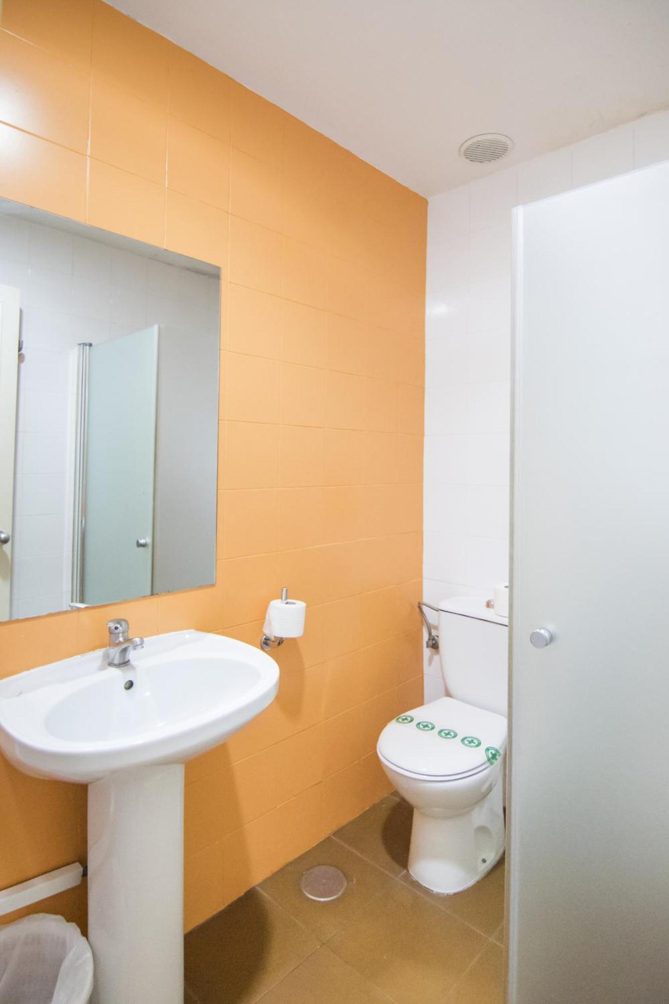 Twin Room Private Bathroom