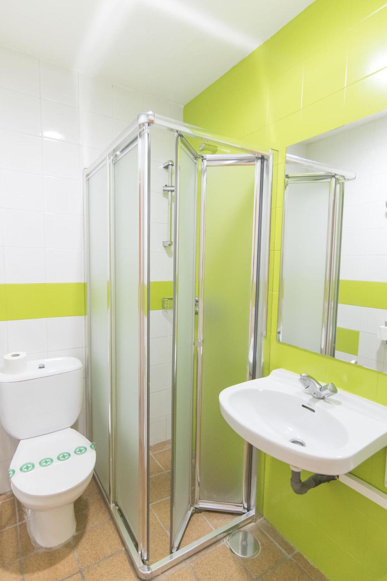 Twin Room Private Bathroom