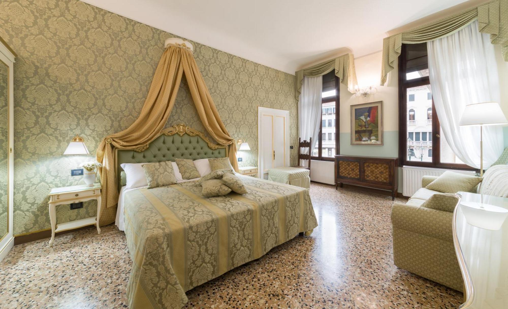 Deluxe Suite "Carlo Goldoni" Campo Santo Stefano View